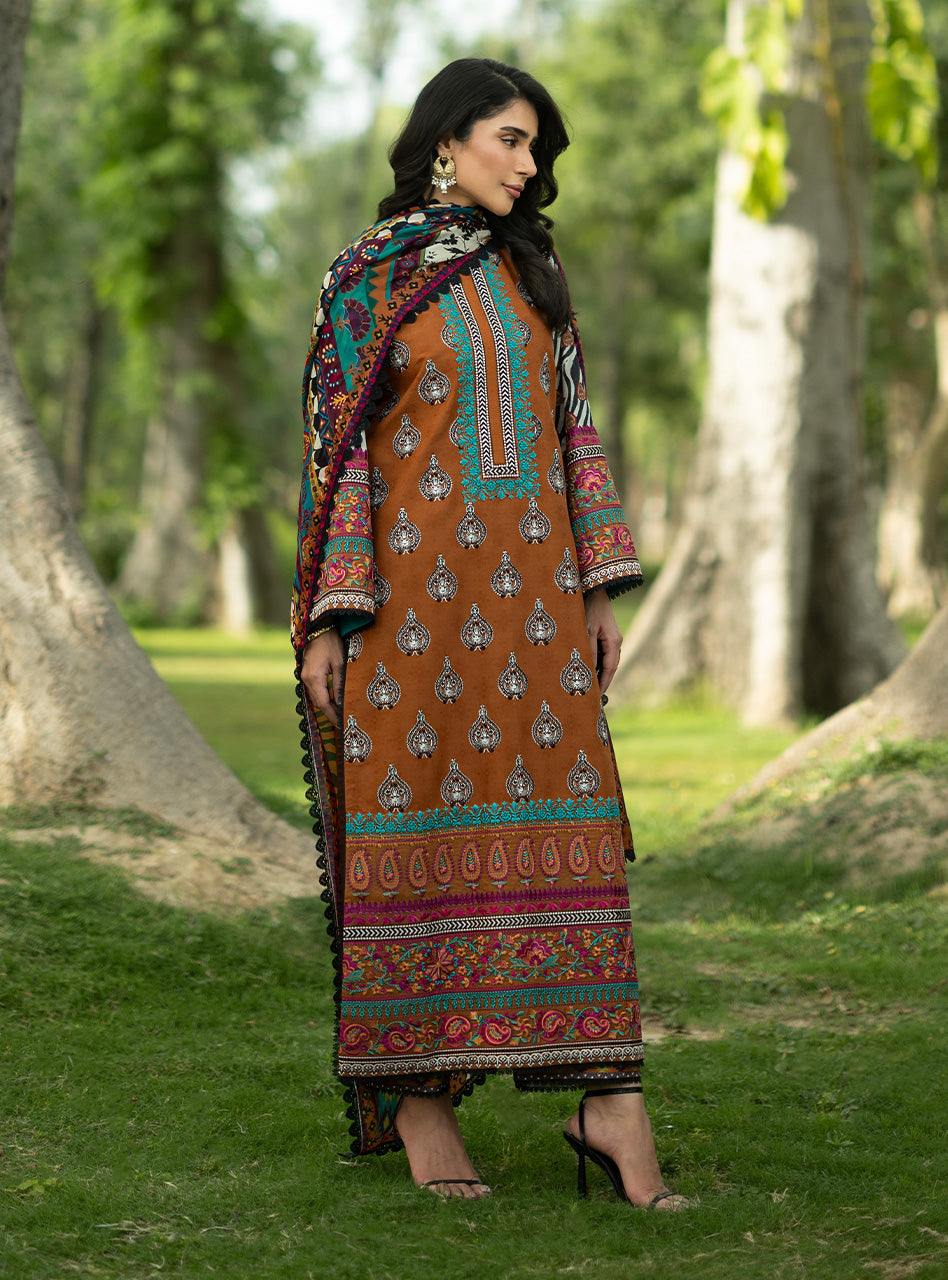 Zainab Chottani | Luxe Lawn 26 | Erin - 11