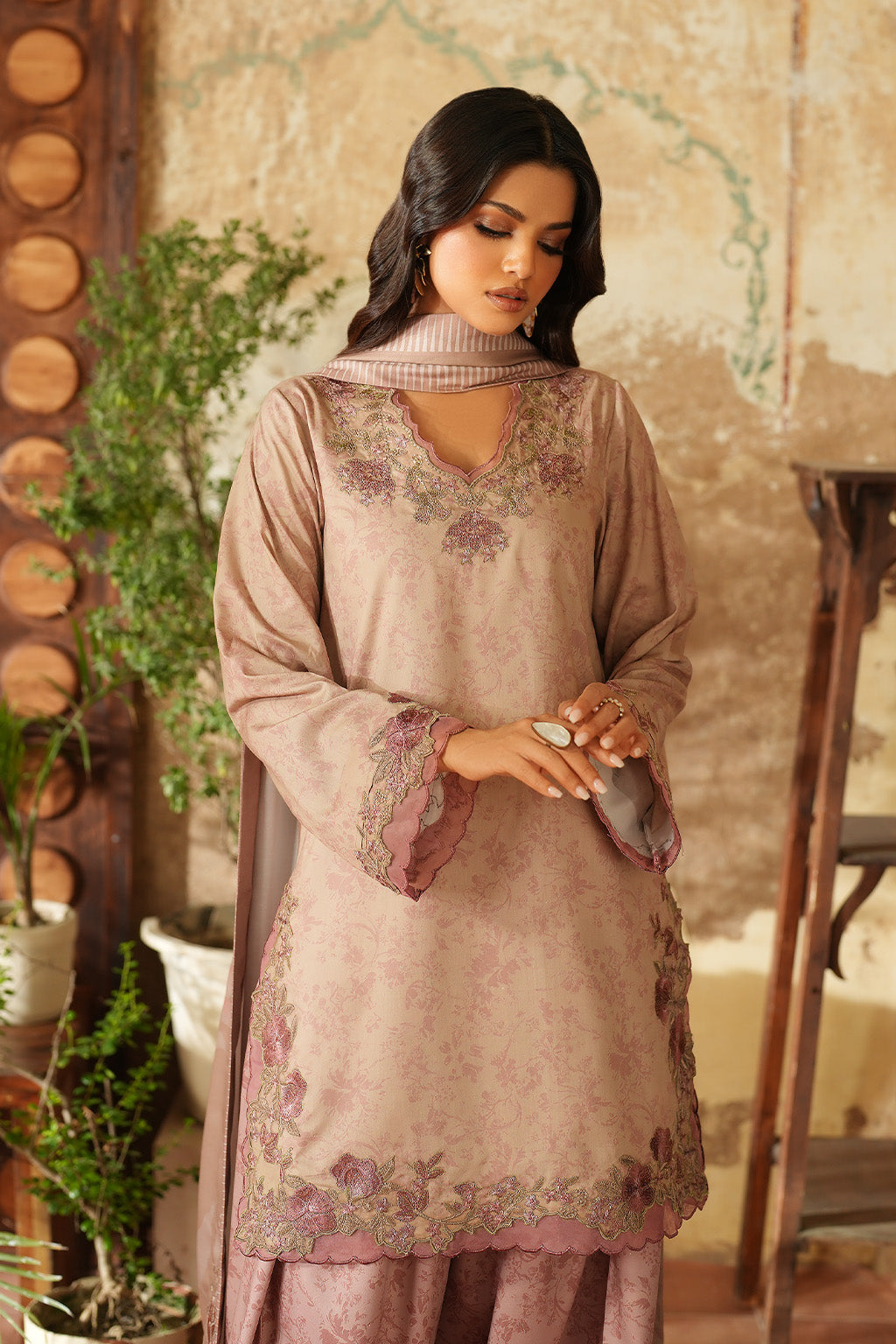Iznik | Winter 25 | IPF-09 - Official Iznik stockist in UK - Sakeena London