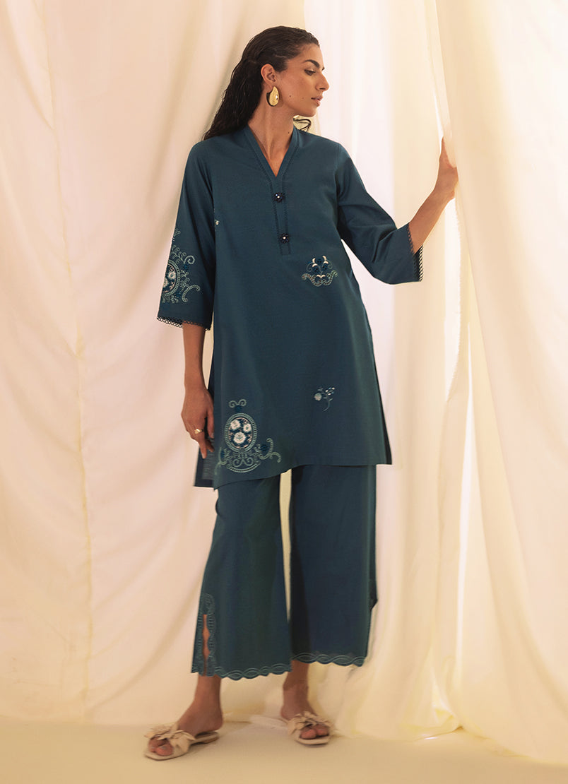 Image | Spring Basics 25 | IJSE-214050-12570 - Official Image stockist in UK - Sakeena London