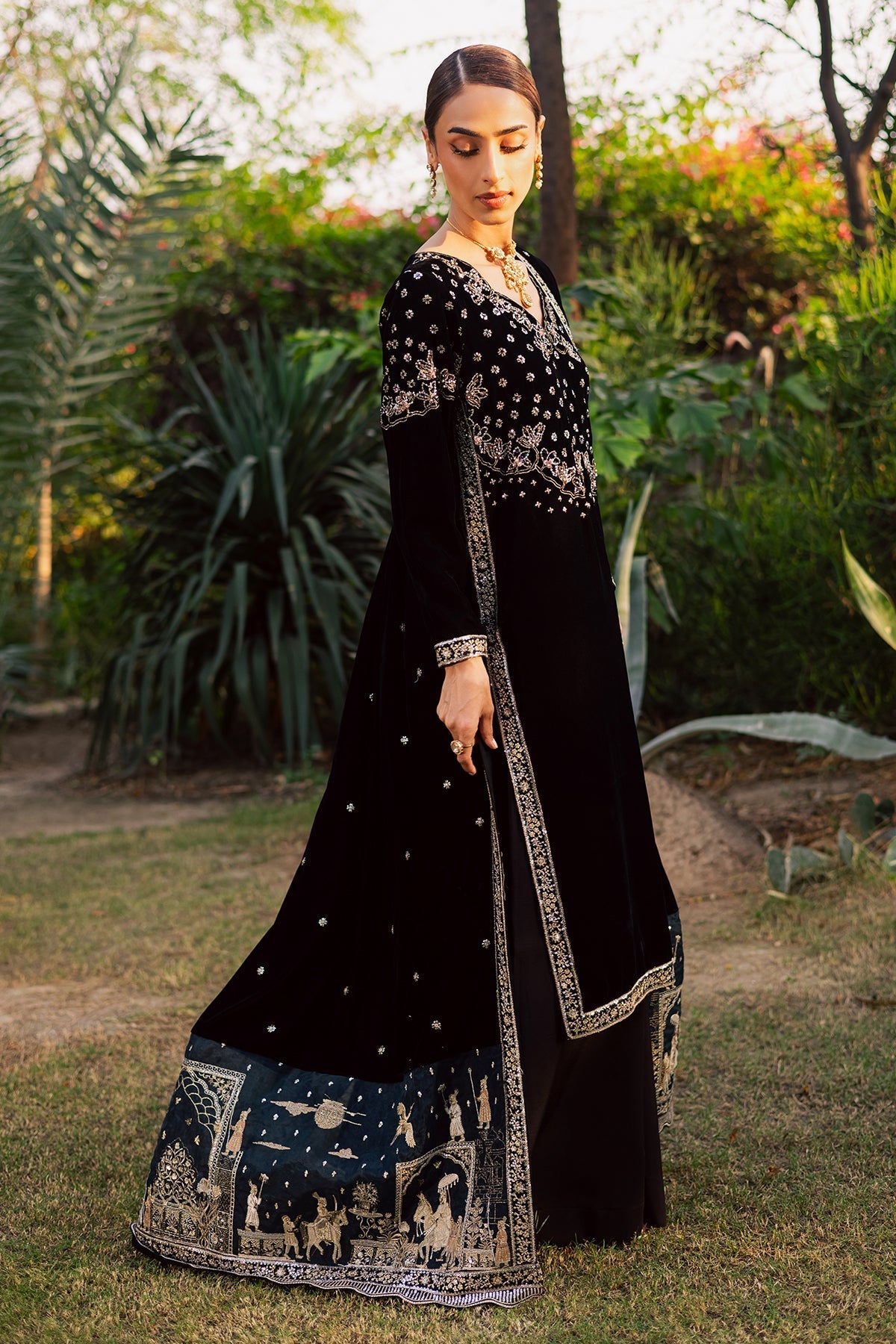 Nureh | Maya Velvet | NW-118 - Official Nureh stockist in UK - Sakeena London