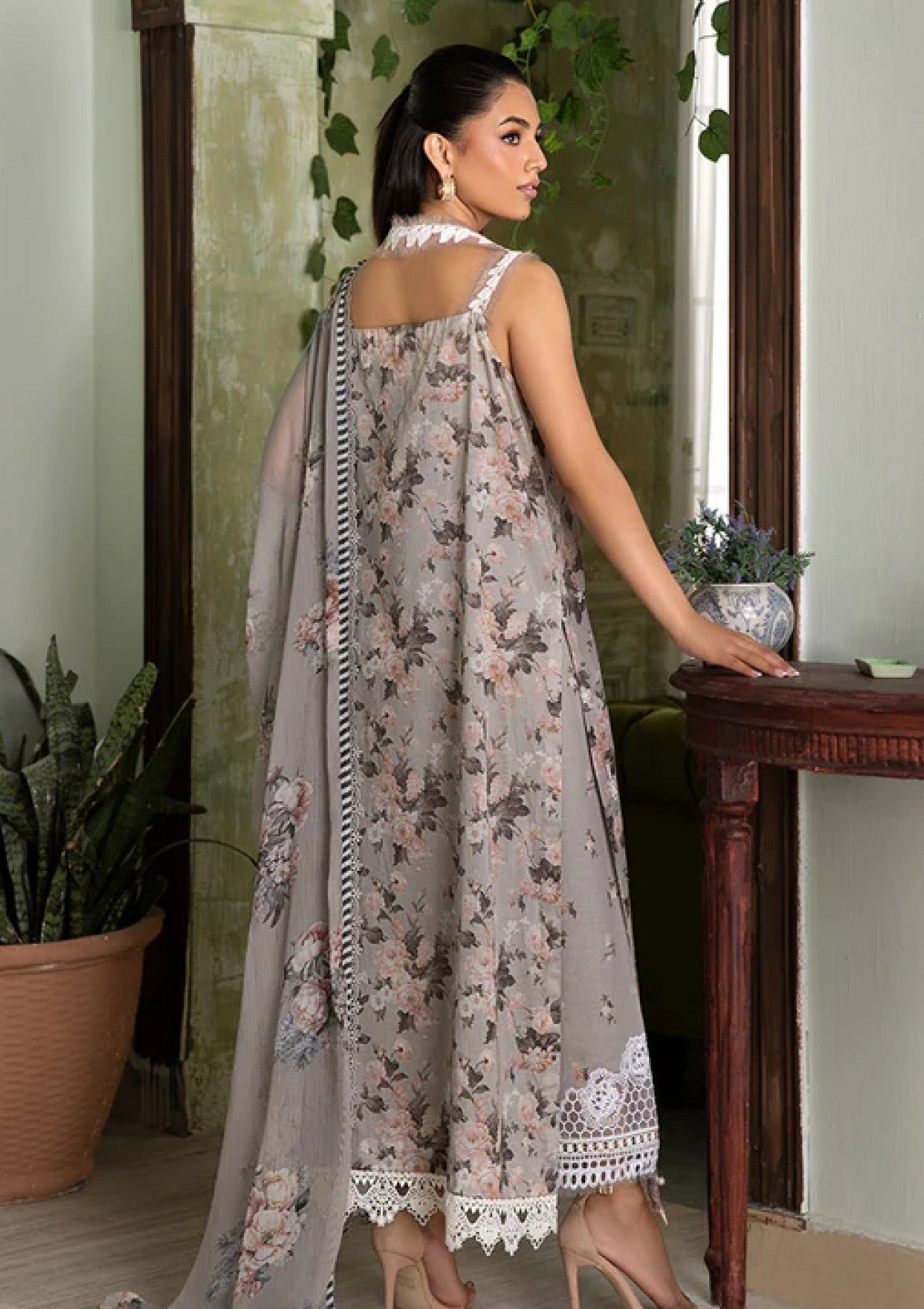 Lawn - Sobia Nazir - Vital Luxury 25 Vol 2 - SV2 #2B