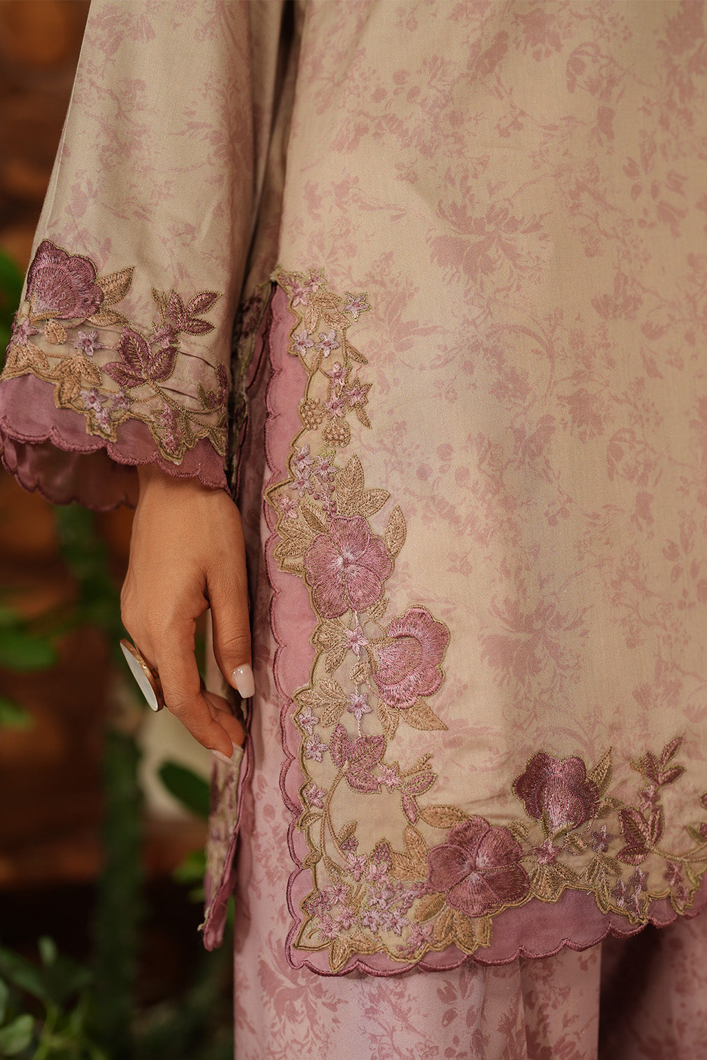 Iznik | Winter 25 | IPF-09 - Official Iznik stockist in UK - Sakeena London