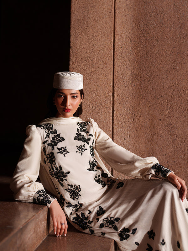 Caia | Luxury Velvet Edit 25 | Moonpearl