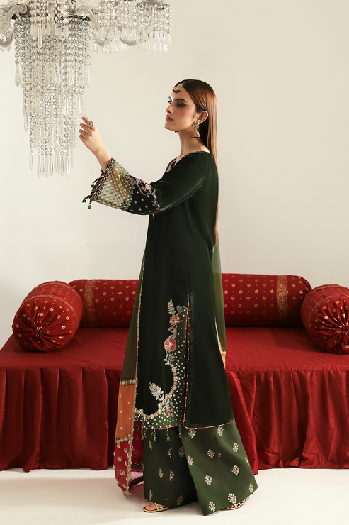 Emaan Adeel | Zarposh Velvet 25 | AARISH - Official Emaan Adeel stockist in UK - Sakeena London