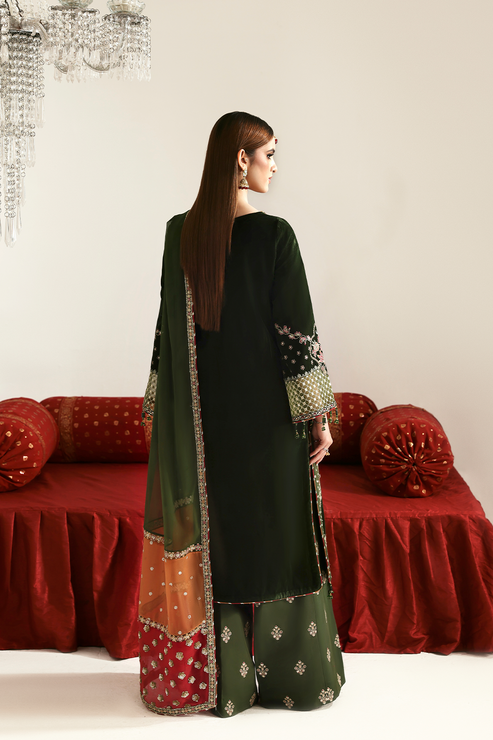 Emaan Adeel | Zarposh Velvet 25 | AARISH - Official Emaan Adeel stockist in UK - Sakeena London