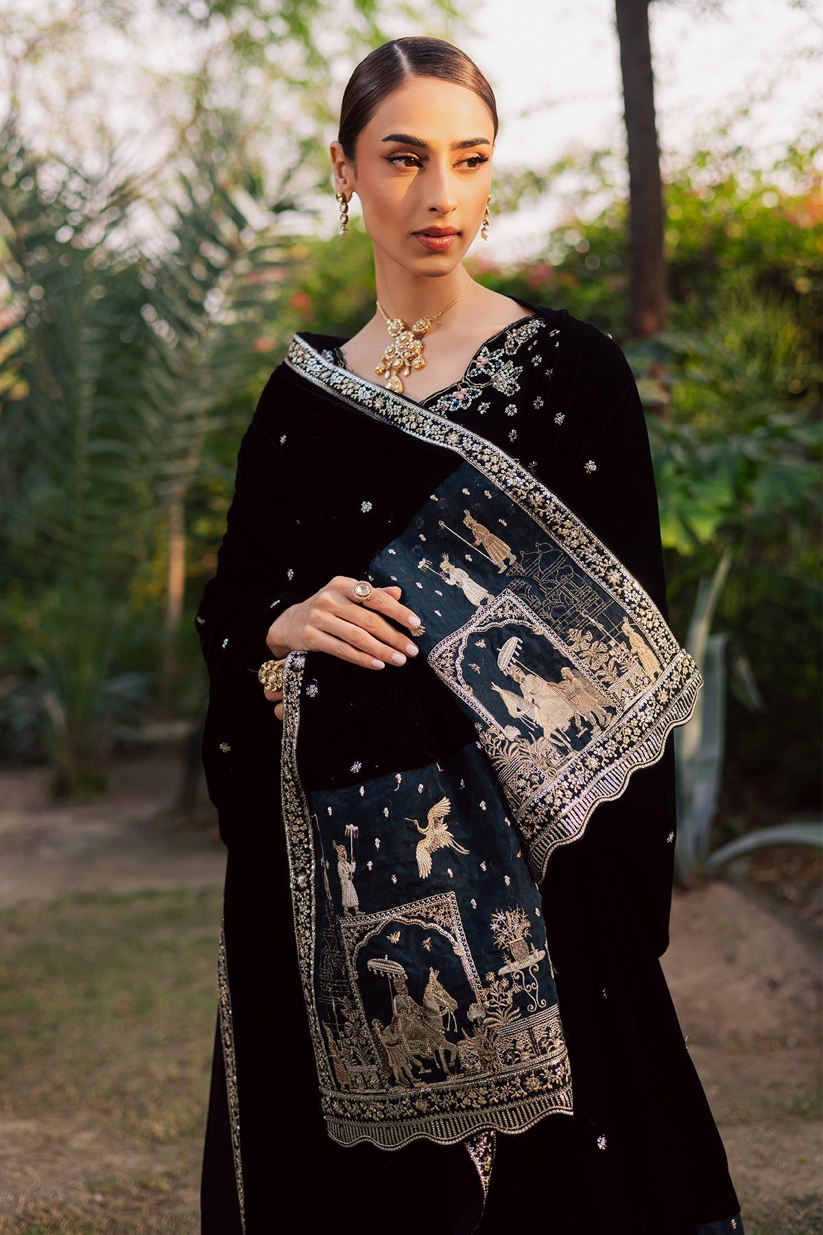 Nureh | Maya Velvet | NW-118 - Official Nureh stockist in UK - Sakeena London