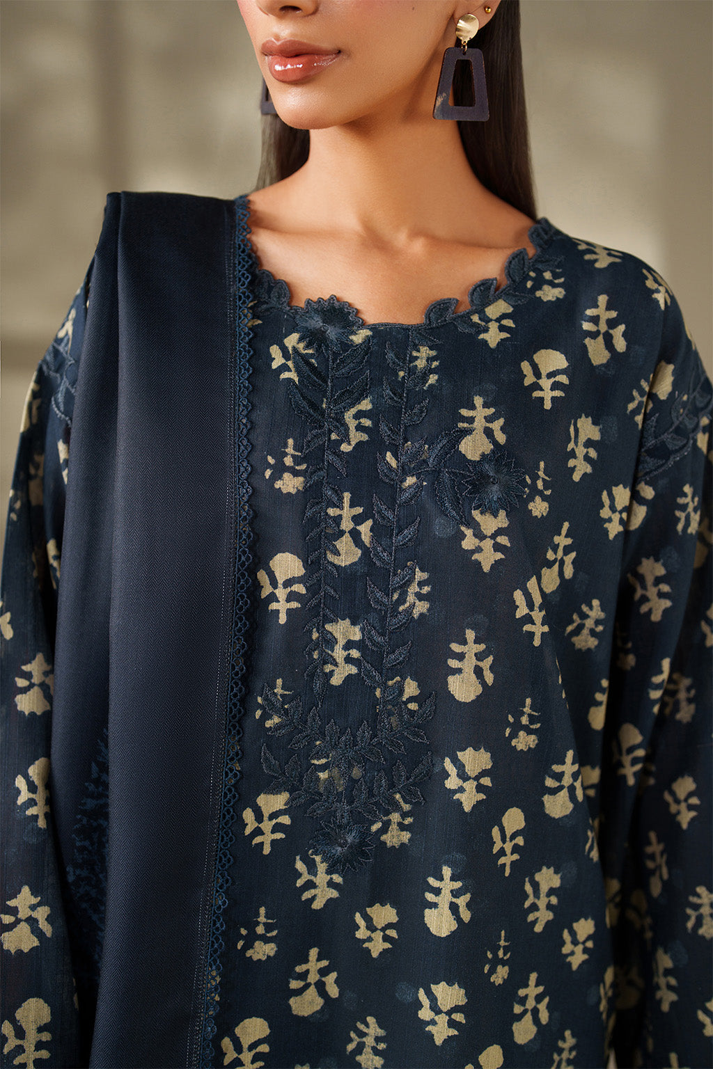 Iznik | Winter Chapter 25 | UE-560 Printed Khaddar - Official Iznik stockist in UK - Sakeena London