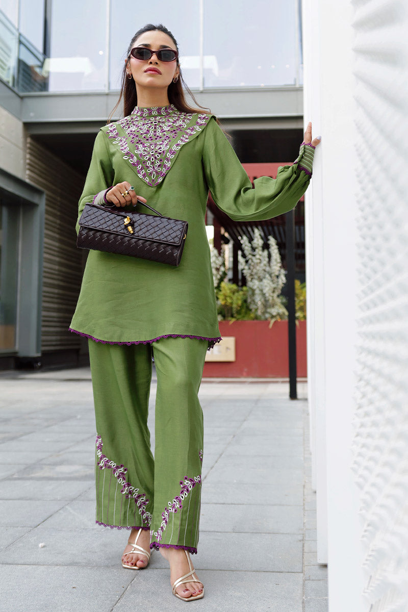 Chic Ophicial | Spotlight | Olive Aubergine