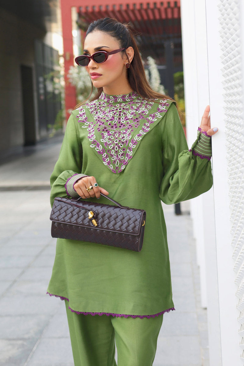 Chic Ophicial | Spotlight | Olive Aubergine
