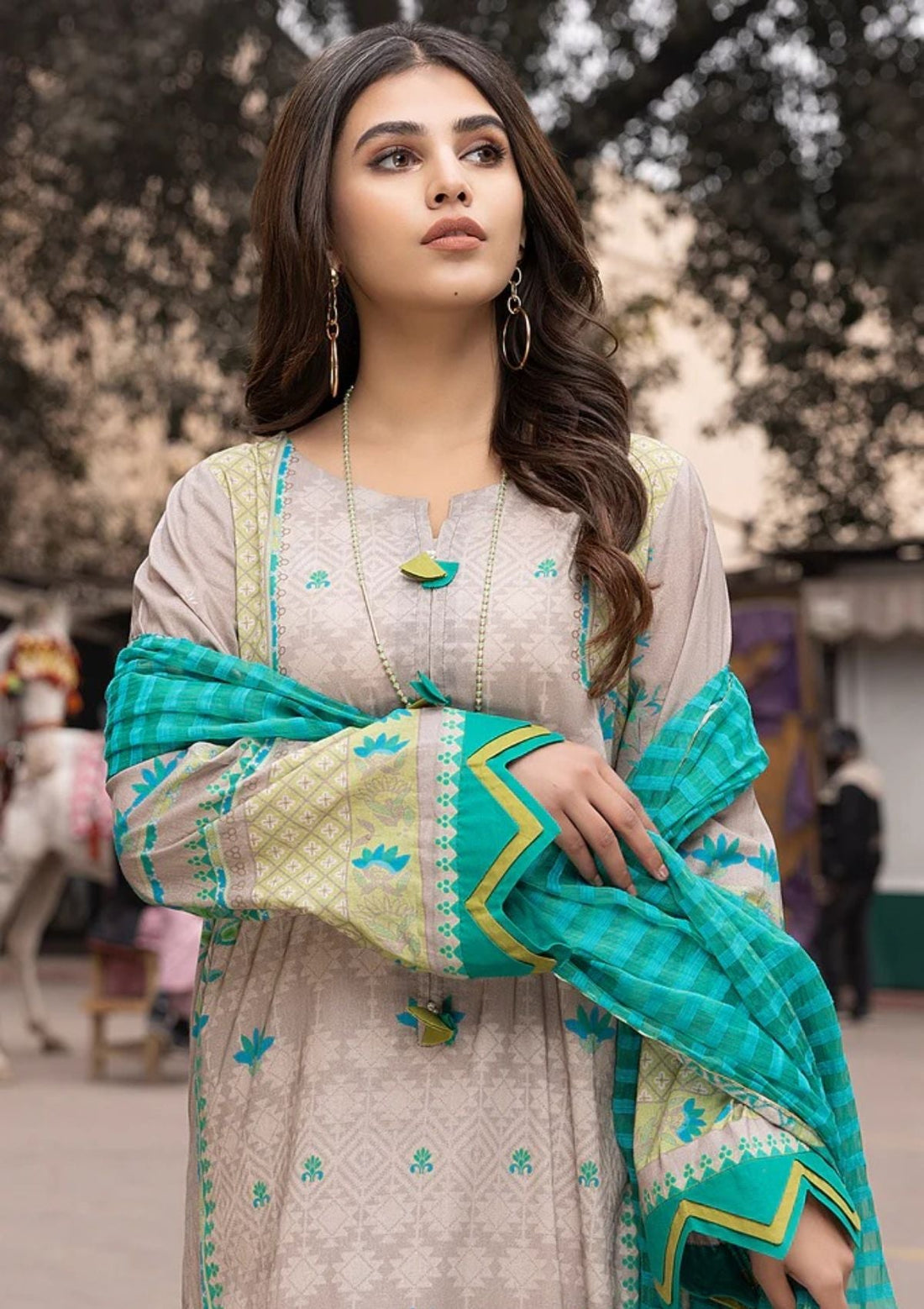 Lawn Collection - Charizma - Beyond Casuals - Melody - V01 - CPE#13
