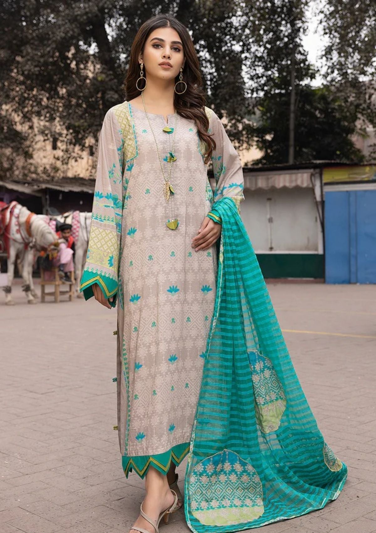 Lawn Collection - Charizma - Beyond Casuals - Melody - V01 - CPE#13