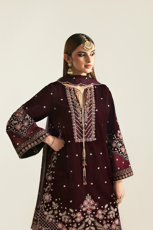 Emaan Adeel | Zarposh Velvet 25 | KANWAL - Official Emaan Adeel stockist in UK - Sakeena London