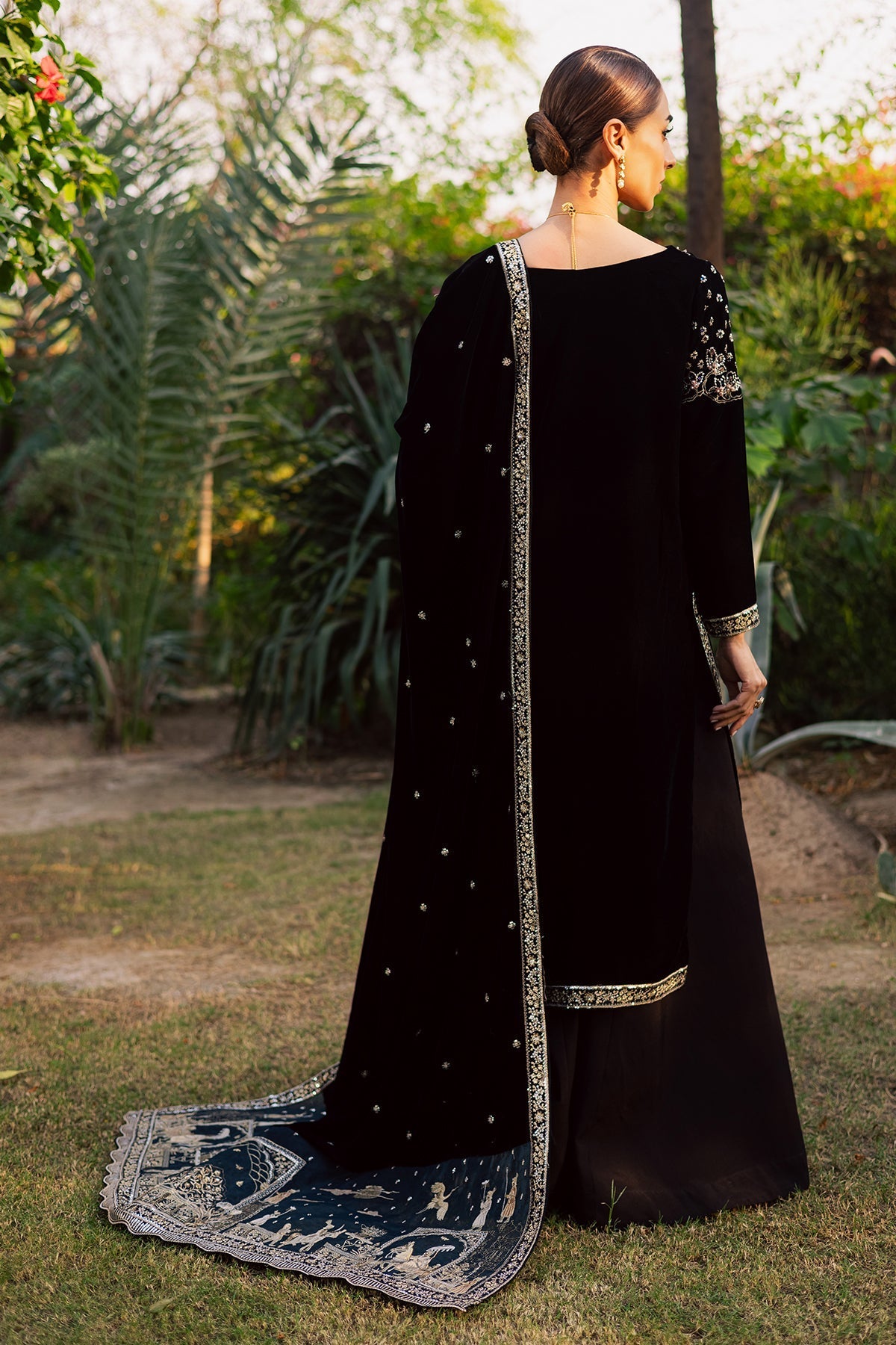 Nureh | Maya Velvet | NW-118 - Official Nureh stockist in UK - Sakeena London