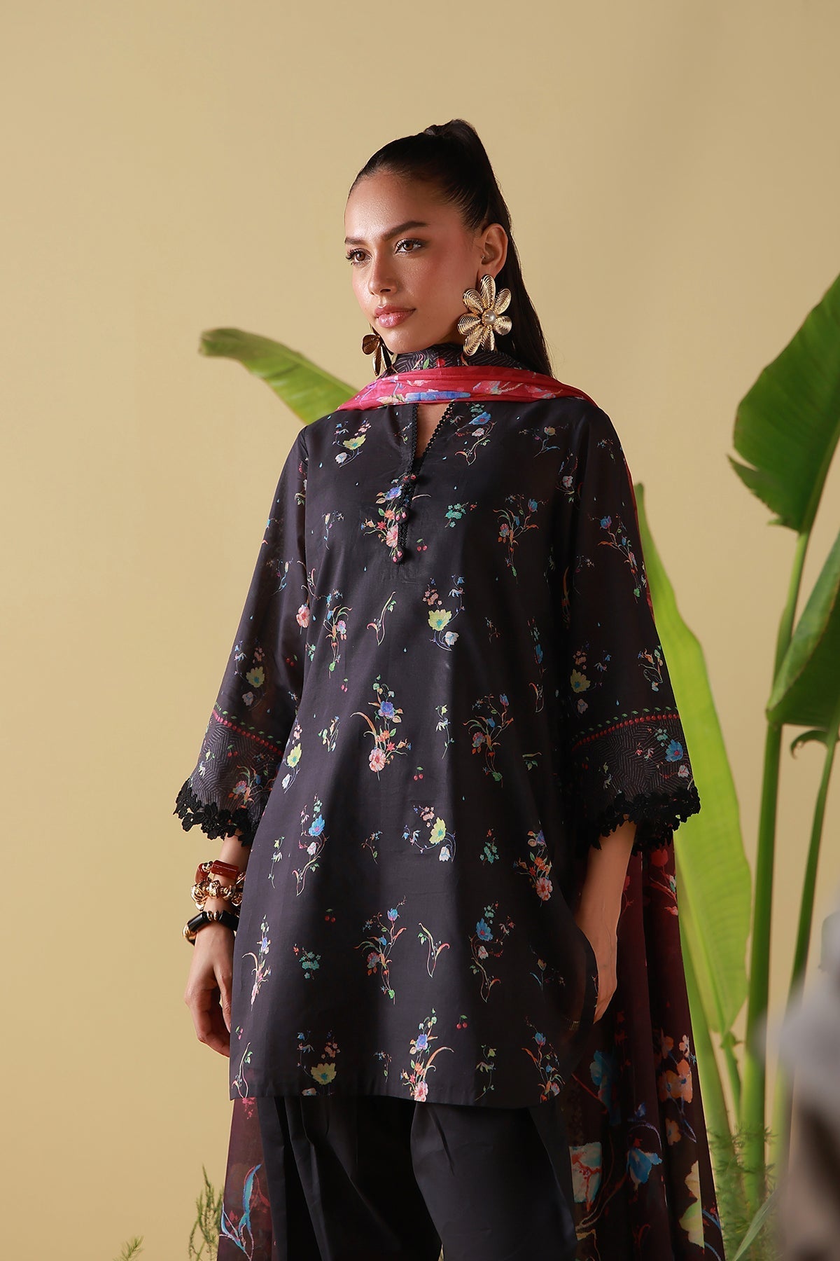 Sahar | Mirha Casual Pret | Obsidian Flora