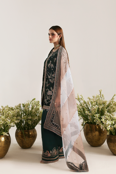 Emaan Adeel | Zarposh Velvet 25 | MEHRUUNISA - Official Emaan Adeel stockist in UK - Sakeena London