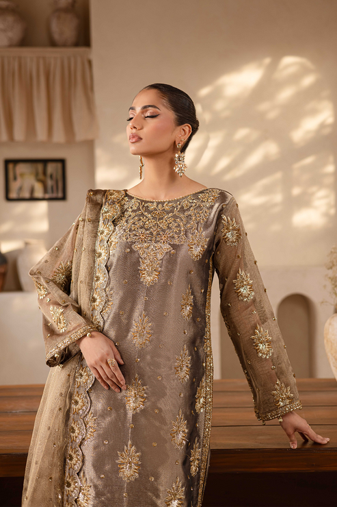 Emaan Adeel | Noore Festive Formals | RAVEEN - Official Emaan Adeel stockist in UK - Sakeena London