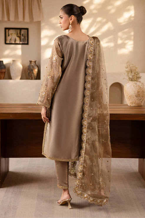 Emaan Adeel | Noore Festive Formals | RAVEEN - Official Emaan Adeel stockist in UK - Sakeena London