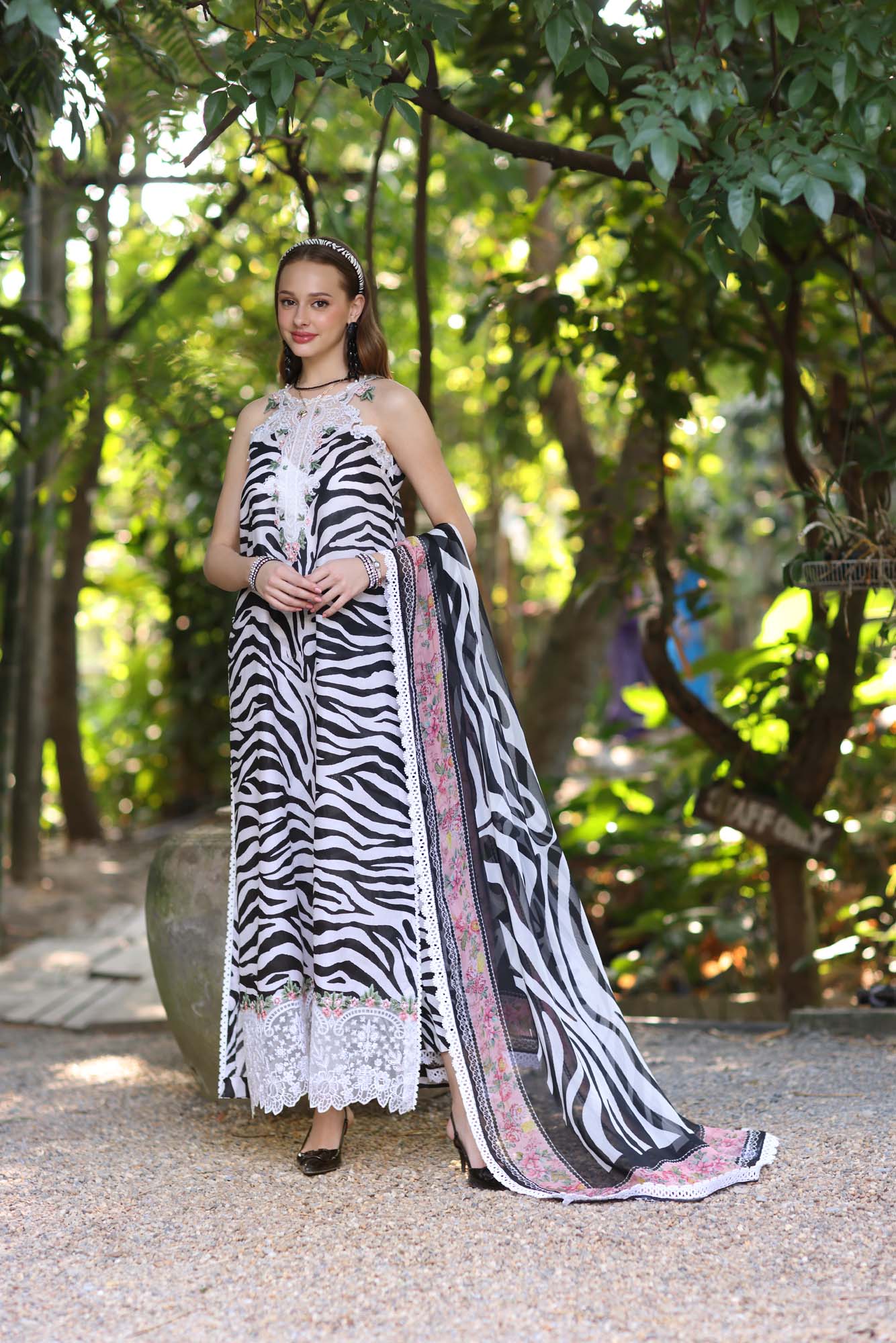 Noor by Saadia Asad | Eid Luxe Printedkari | D1-B - Official Noor by Saadia Asad stockist in UK - Sakeena London