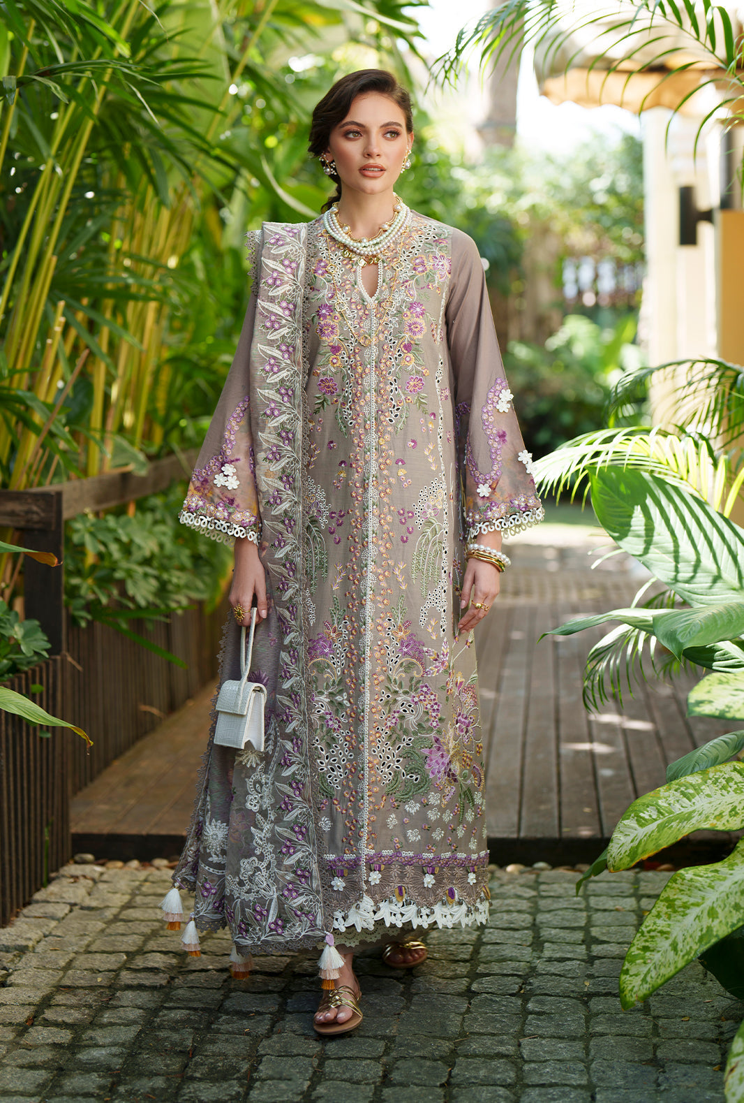AJR Couture | Evara Luxury Lawn | Veya