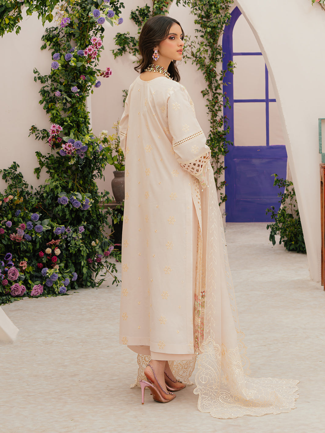 Mahnur | Allenura Luxury Lawn 24 | ALLORA - Official Mahnur stockist in UK - Sakeena London