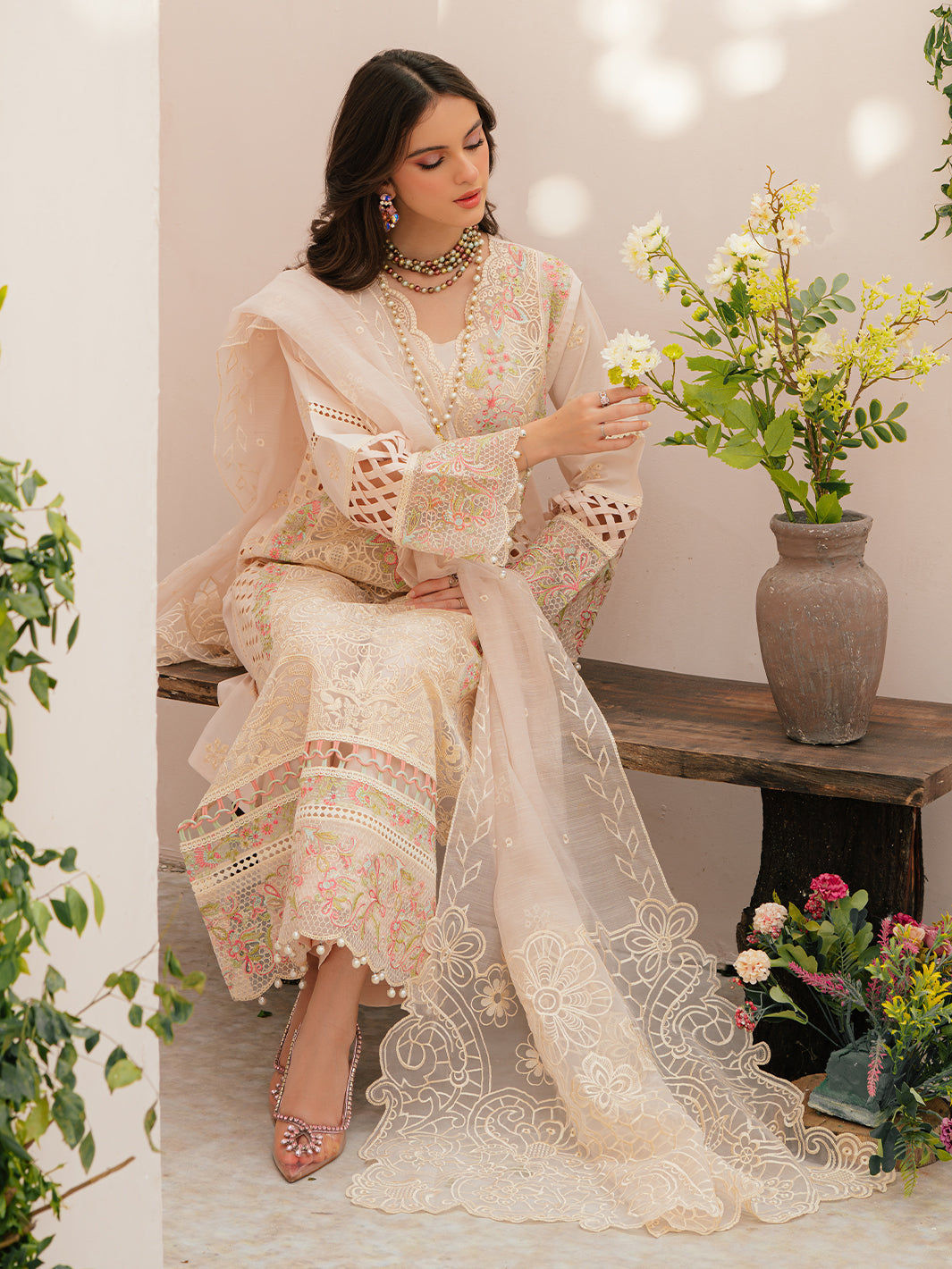 Mahnur | Allenura Luxury Lawn 24 | ALLORA - Official Mahnur stockist in UK - Sakeena London