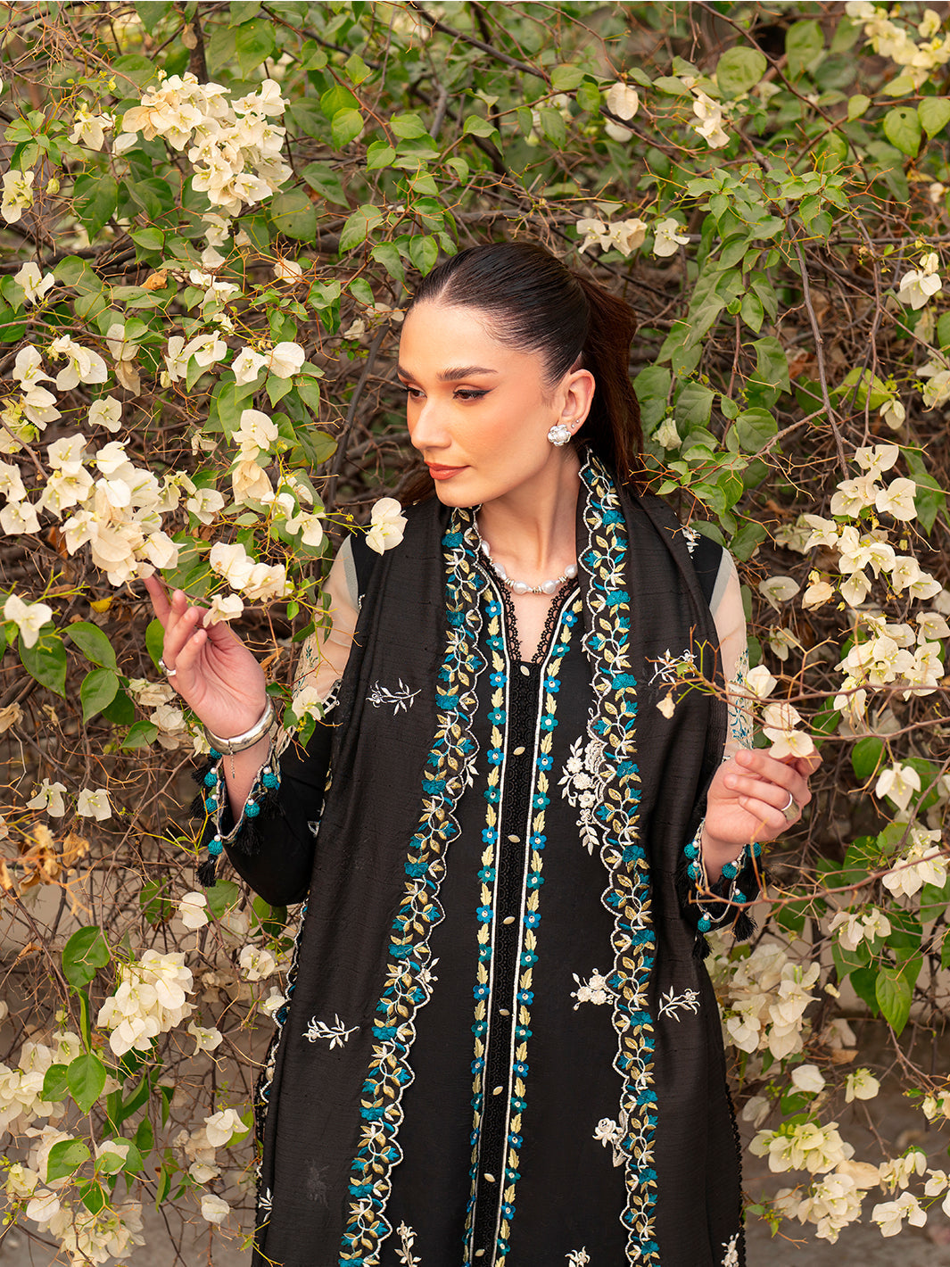 Mahnur | Angan Embroidered Lawn 26 | AN-011