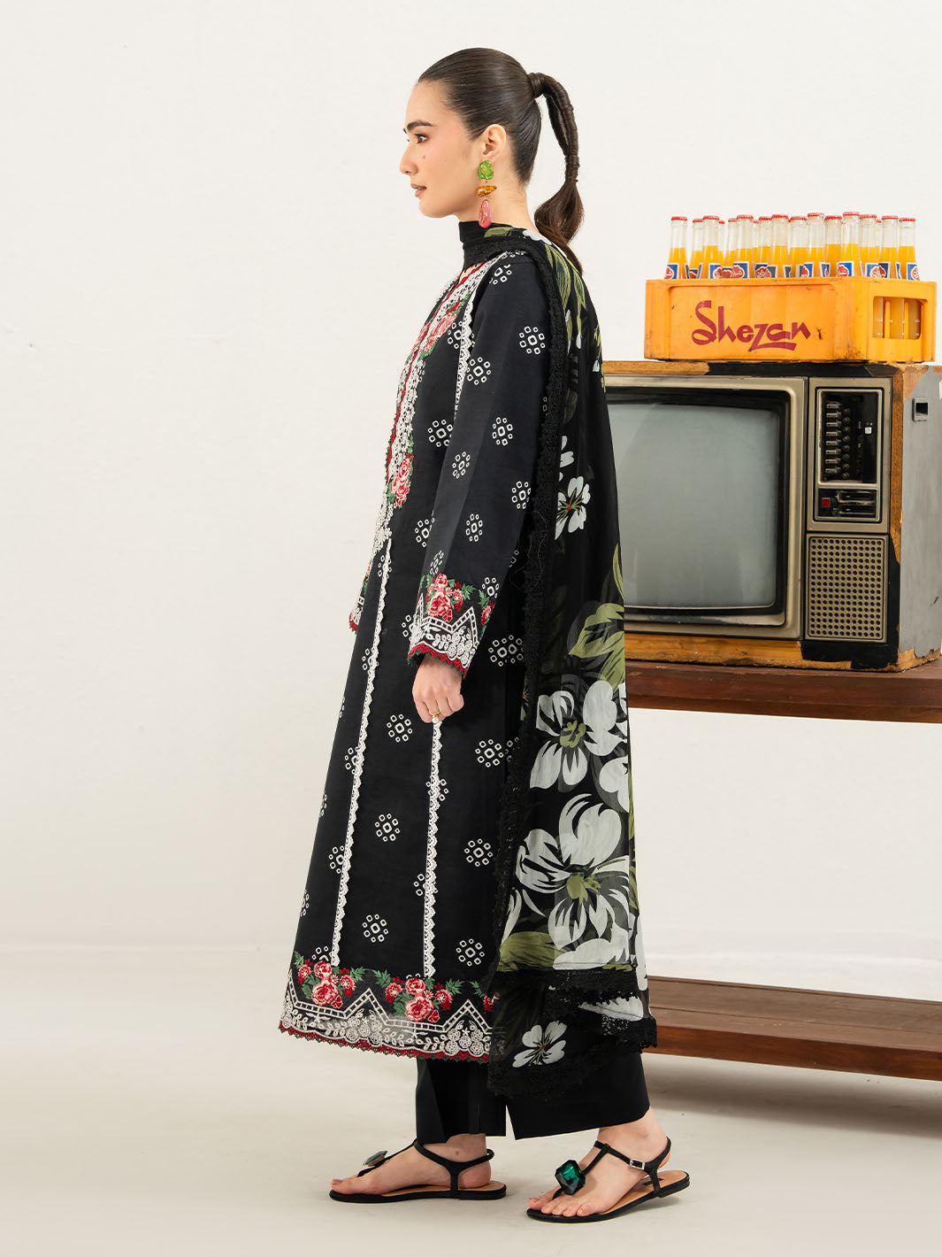 Mahnur | Anaya Lawn | ANA-001
