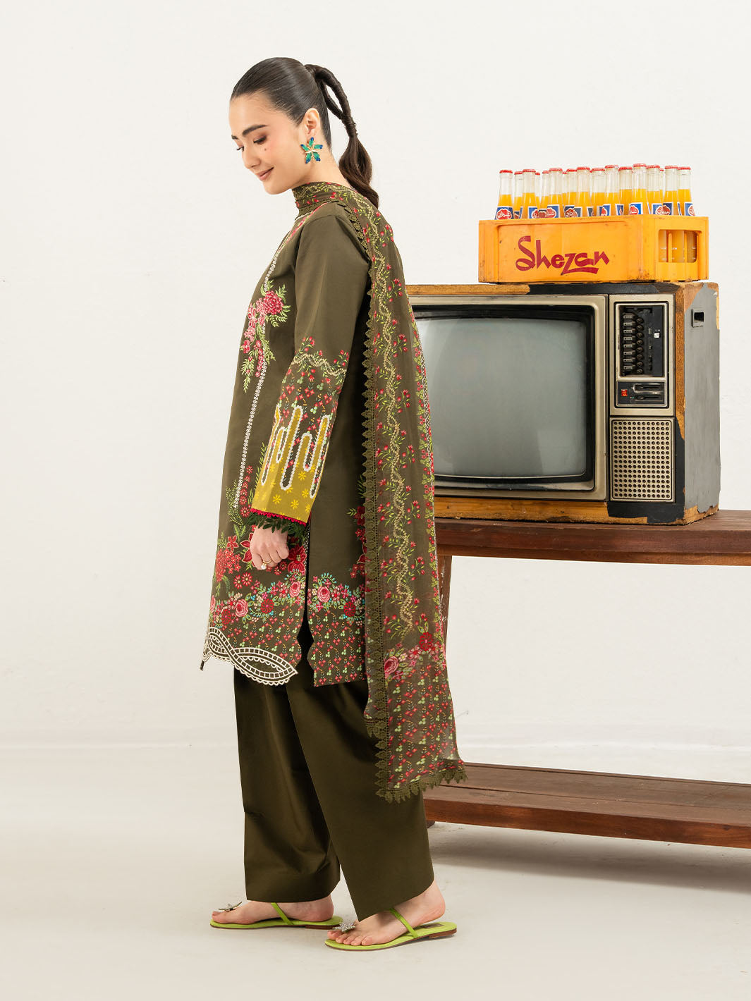 Mahnur | Anaya Lawn | ANA-007