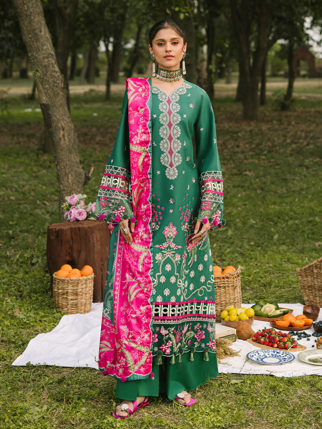 Mahnur | Dahlia Luxury Lawn 25 | Ara - Official Mahnur stockist in UK - Sakeena London
