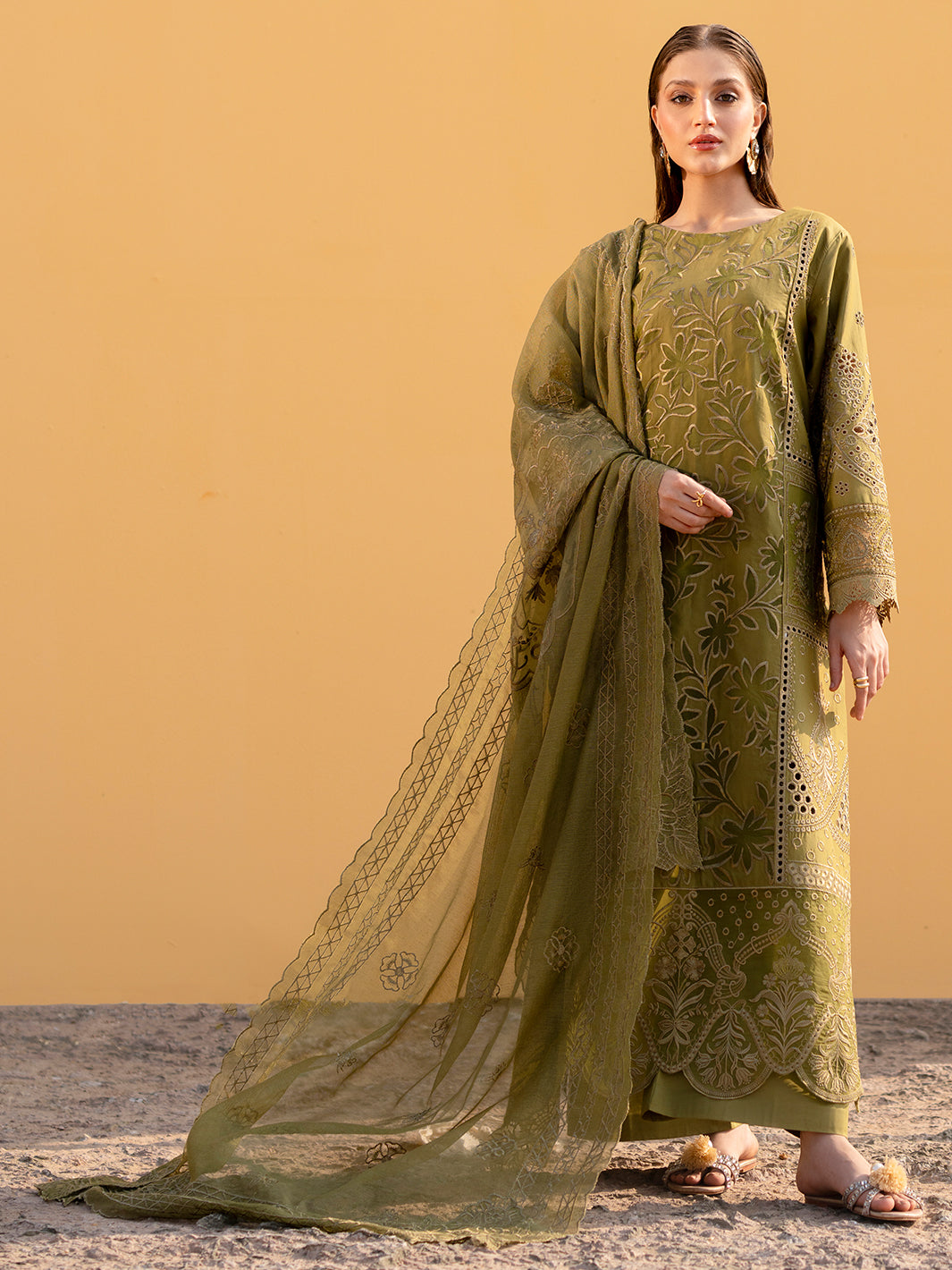 Mahnur | Sirena Luxury Lawn 25 | Adrienne - Official Mahnur stockist in UK - Sakeena London