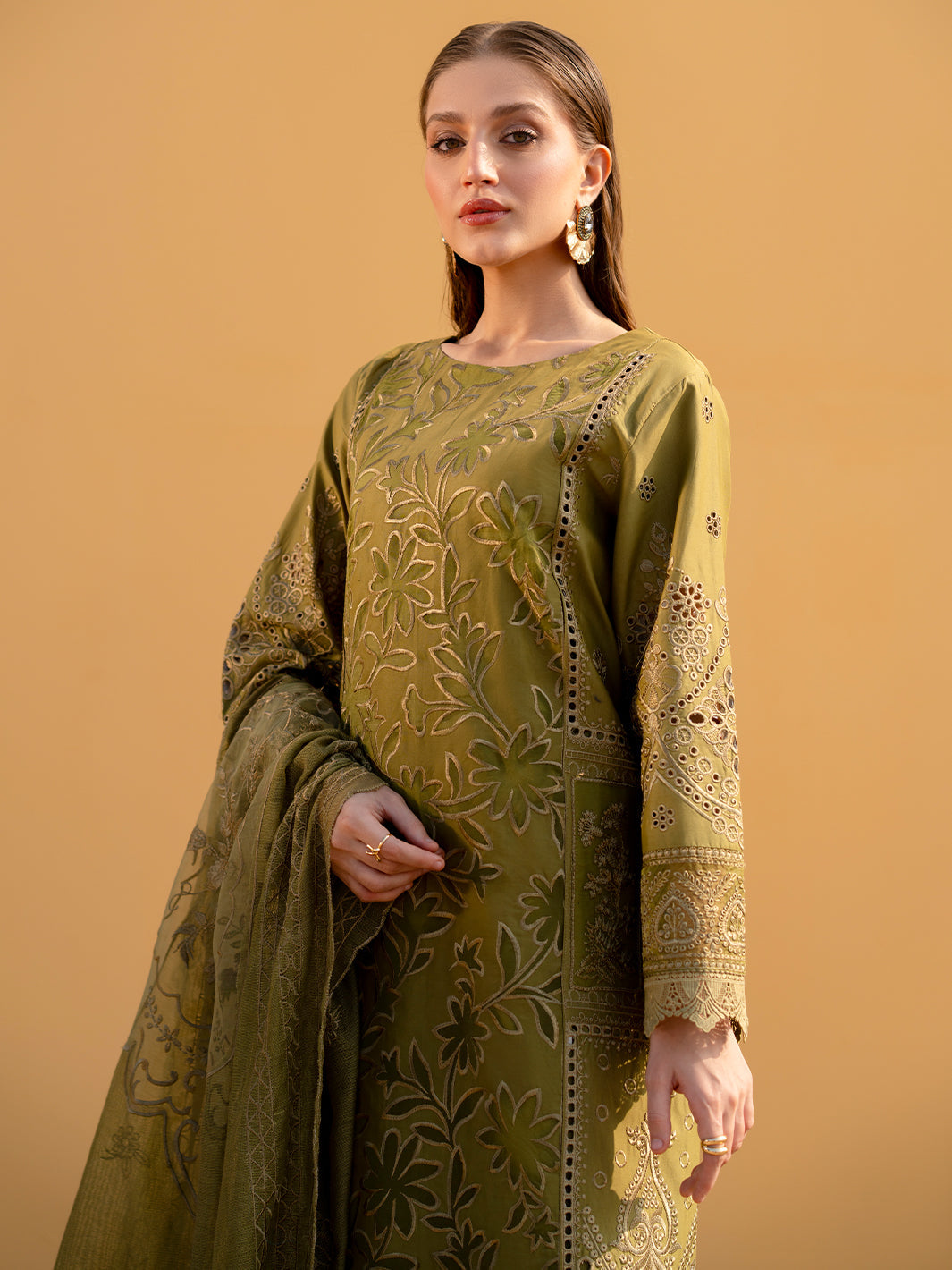Mahnur | Sirena Luxury Lawn 25 | Adrienne - Official Mahnur stockist in UK - Sakeena London
