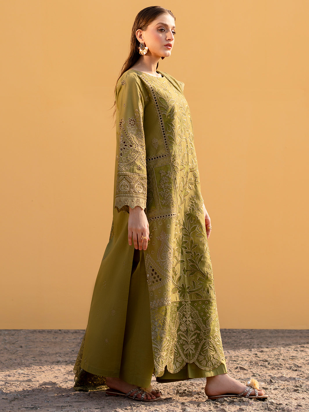 Mahnur | Sirena Luxury Lawn 25 | Adrienne - Official Mahnur stockist in UK - Sakeena London
