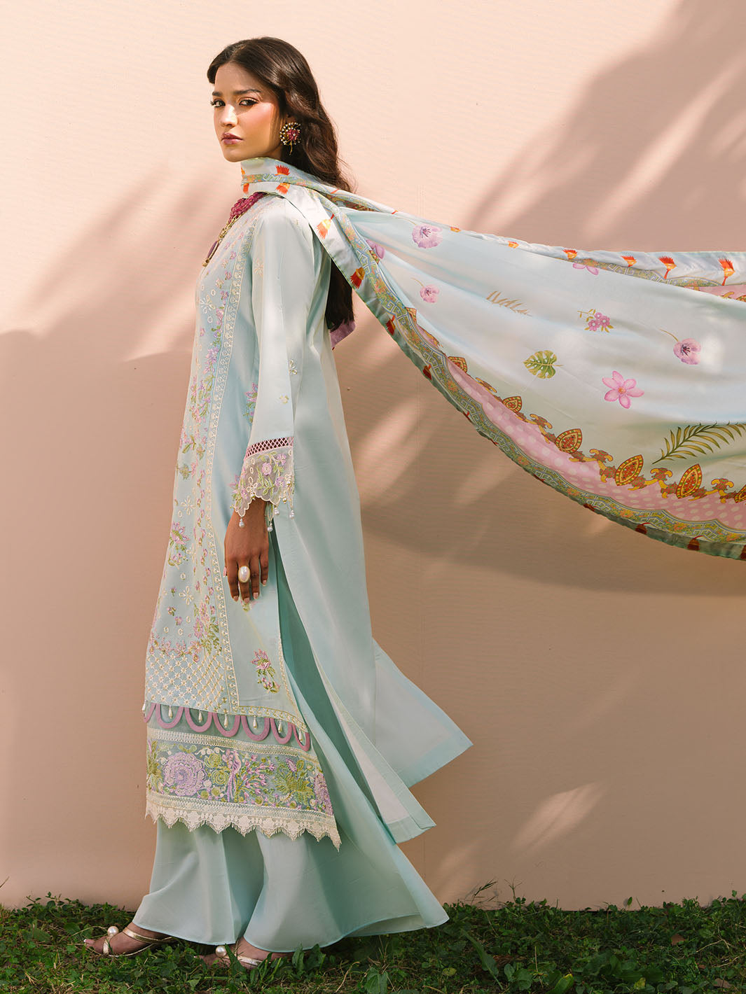 Mahnur | Dahlia Luxury Lawn 25 | Advina - Official Mahnur stockist in UK - Sakeena London