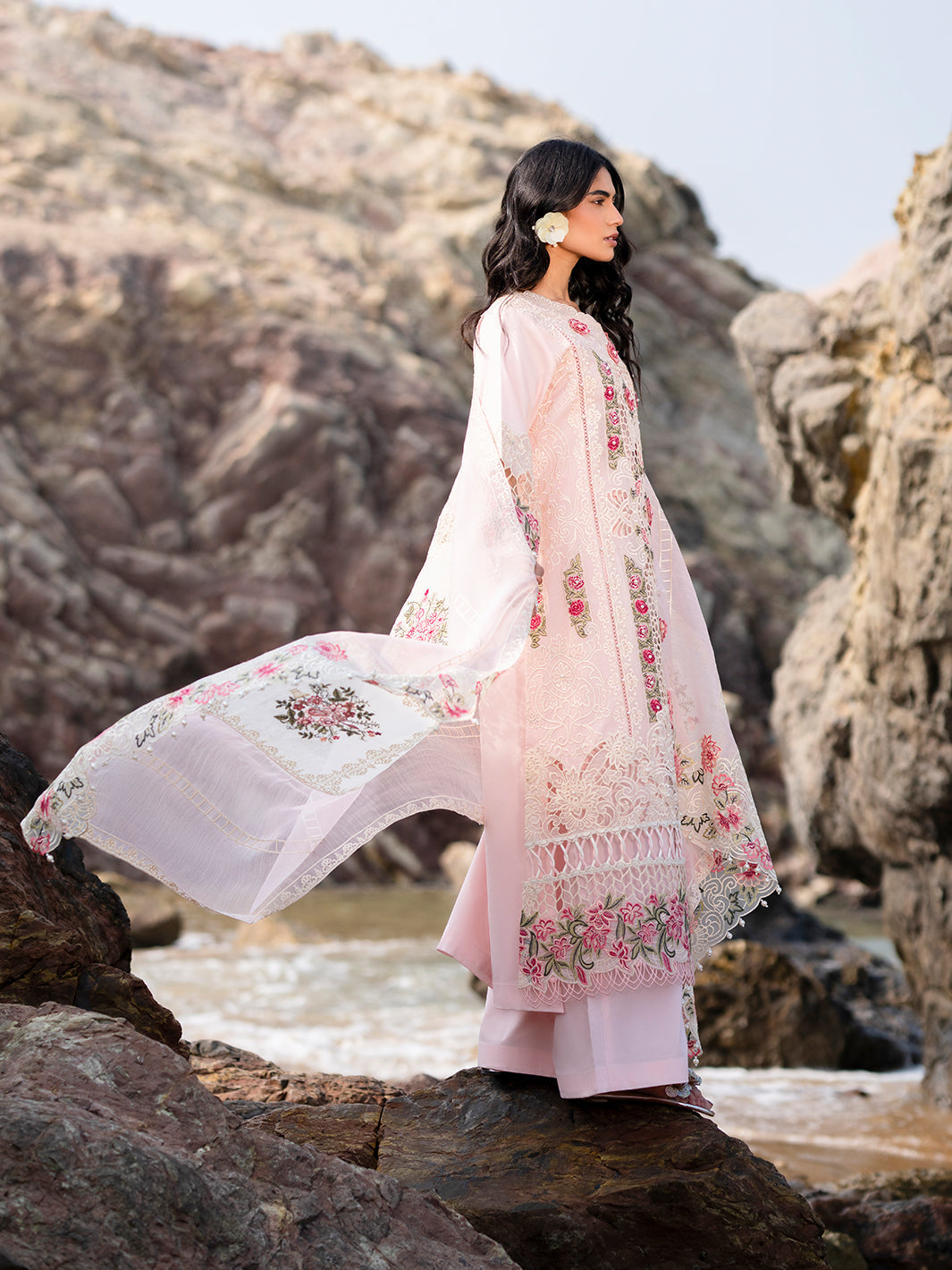 Mahnur | Sirena Luxury Lawn 25 | Azalea - Official Mahnur stockist in UK - Sakeena London