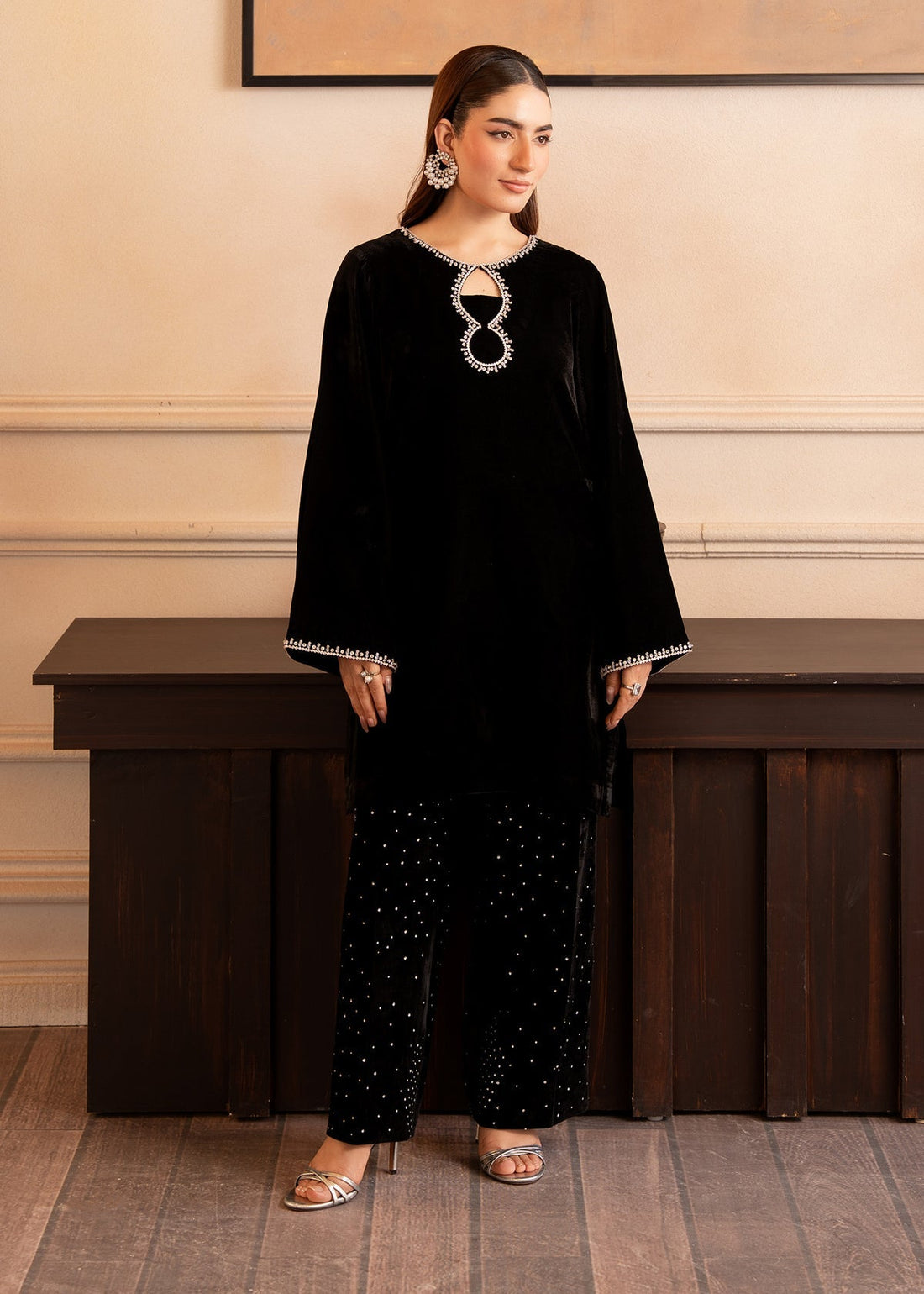Fozia Khalid | The Velvet Rise 25 | NOIR GLEAM - Official Fozia Khalid stockist in UK - Sakeena London