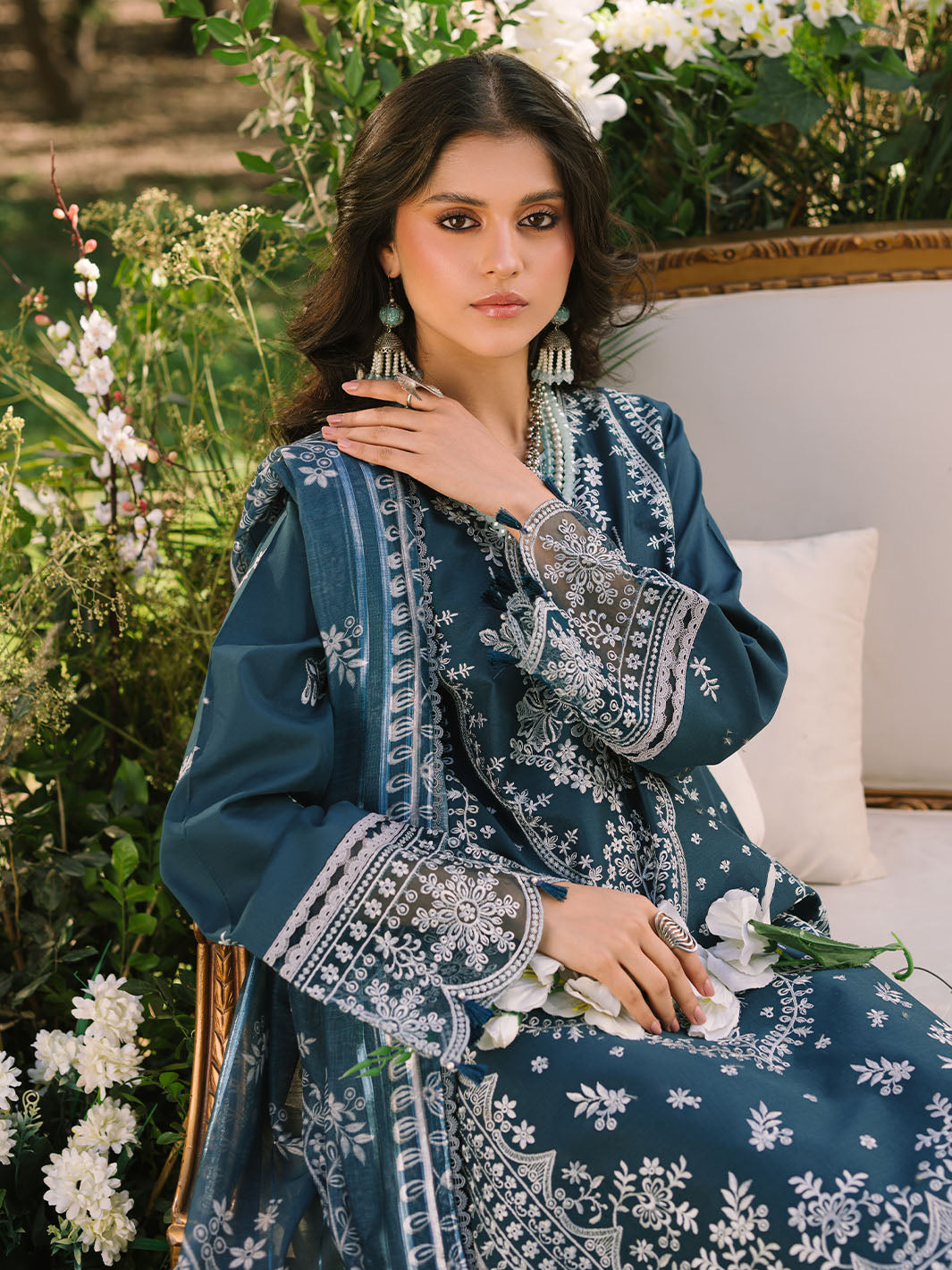 Mahnur | Dahlia Luxury Lawn 25 | Bella - Official Mahnur stockist in UK - Sakeena London