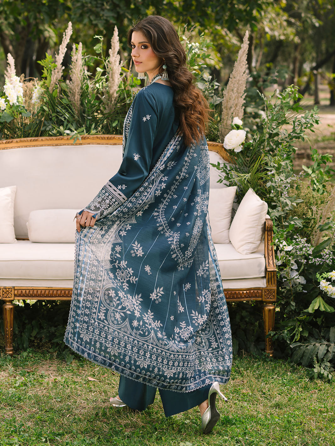 Mahnur | Dahlia Luxury Lawn 25 | Bella - Official Mahnur stockist in UK - Sakeena London