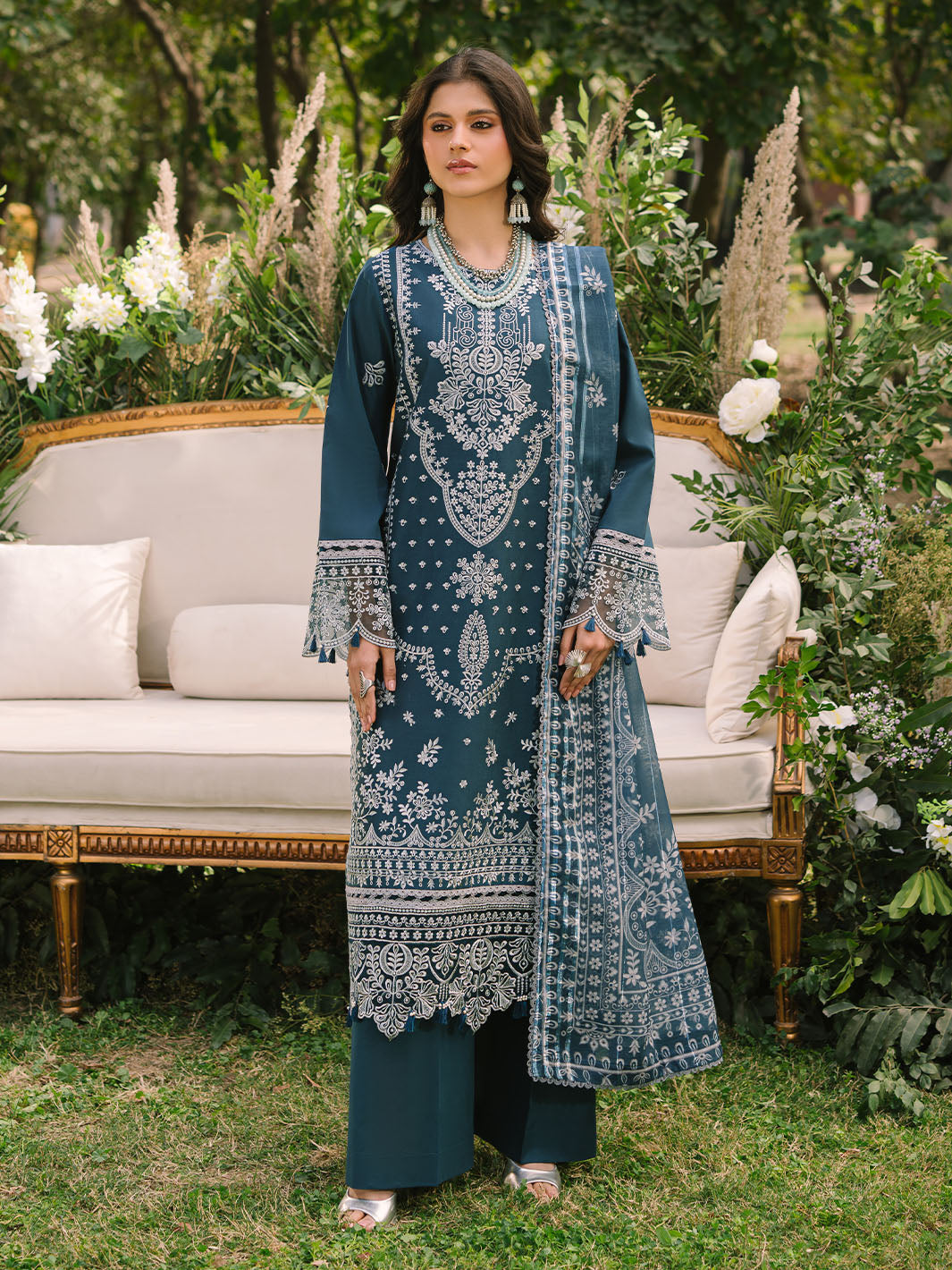 Mahnur | Dahlia Luxury Lawn 25 | Bella - Official Mahnur stockist in UK - Sakeena London