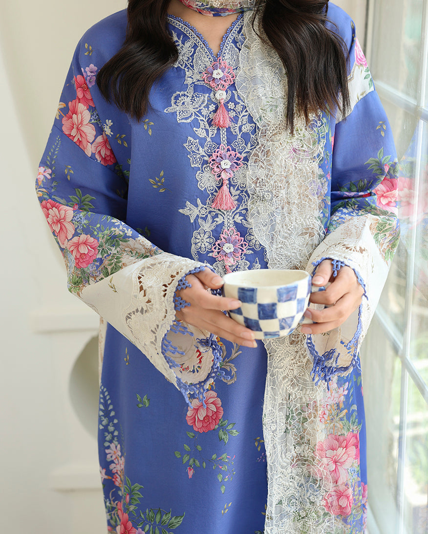 Roheenaz | Petals in Print | Bloom Portrait