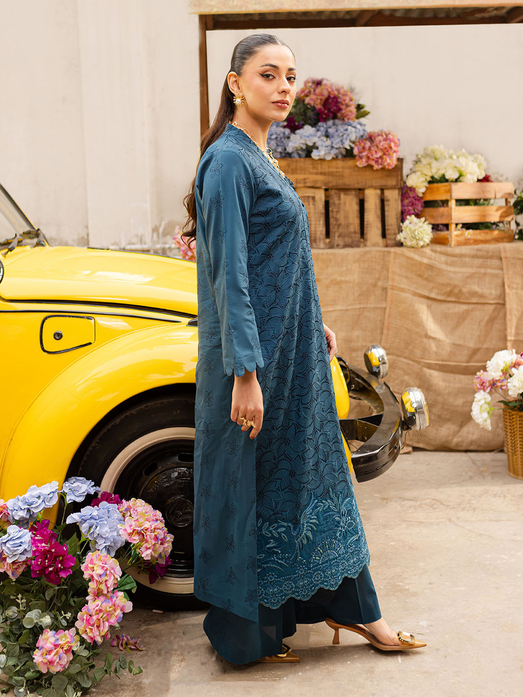 Mahnur | Twilight Luxury Lawn 25 | CIARA - Official Mahnur stockist in UK - Sakeena London