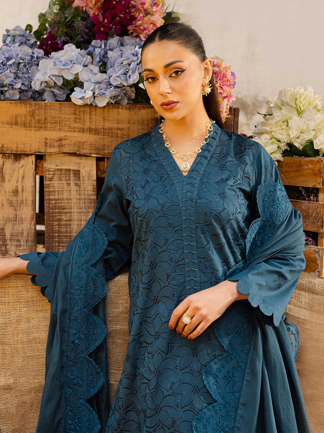 Mahnur | Twilight Luxury Lawn 25 | CIARA - Official Mahnur stockist in UK - Sakeena London