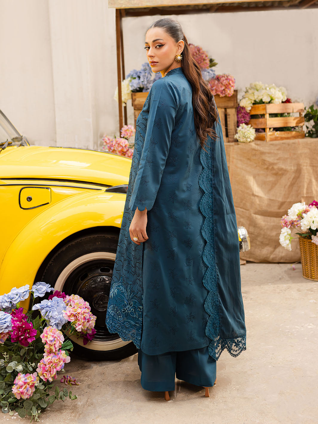 Mahnur | Twilight Luxury Lawn 25 | CIARA - Official Mahnur stockist in UK - Sakeena London
