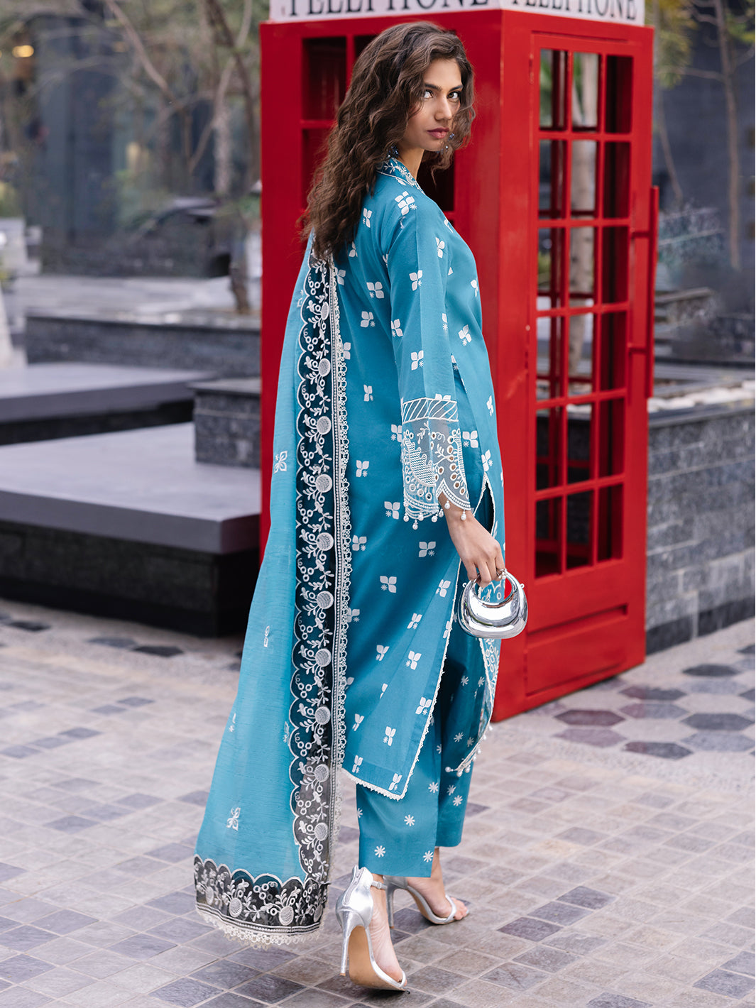 Mahnur | Broadway Luxury Lawn 25 | Scarlet - Official Mahnur stockist in UK - Sakeena London