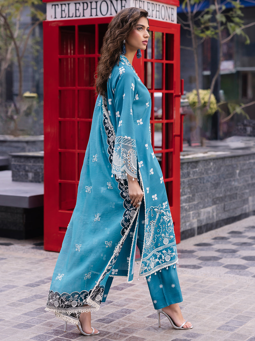Mahnur | Broadway Luxury Lawn 25 | Scarlet - Official Mahnur stockist in UK - Sakeena London