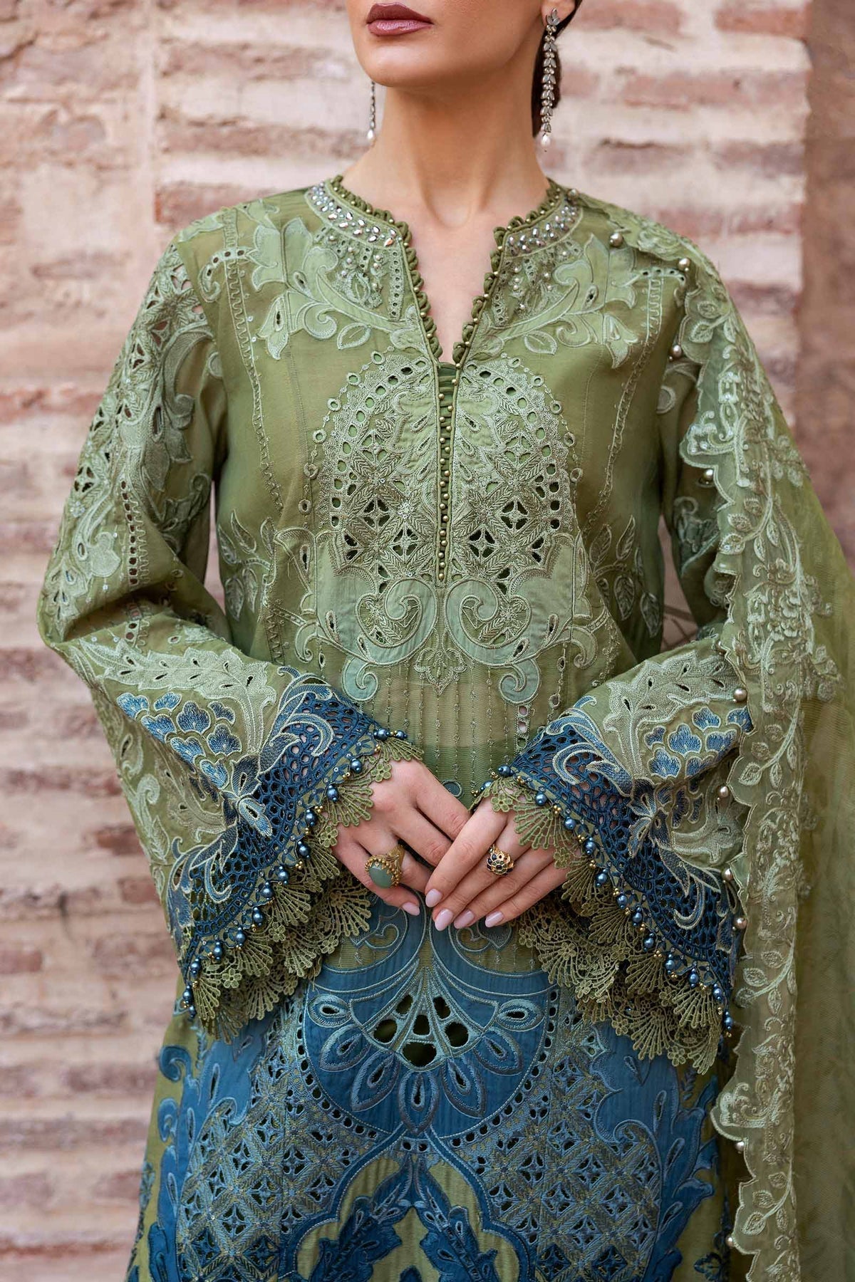 Maria B | Luxury Lawn 25 | D-2501-A - Official Maria B stockist in UK - Sakeena London