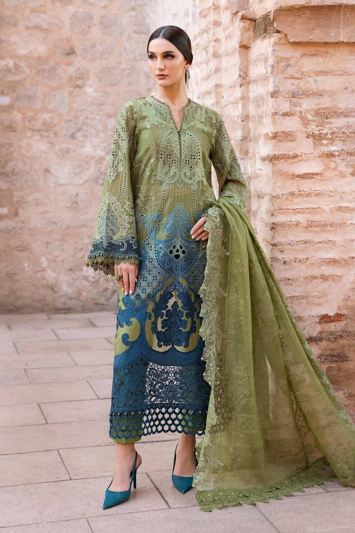 Maria B | Luxury Lawn 25 | D-2501-A - Official Maria B stockist in UK - Sakeena London