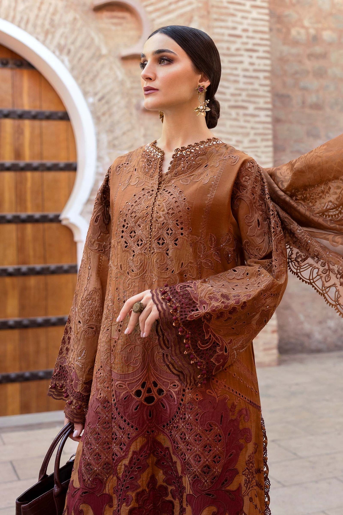 Maria B | Luxury Lawn 25 | D-2501-B - Official Maria B stockist in UK - Sakeena London
