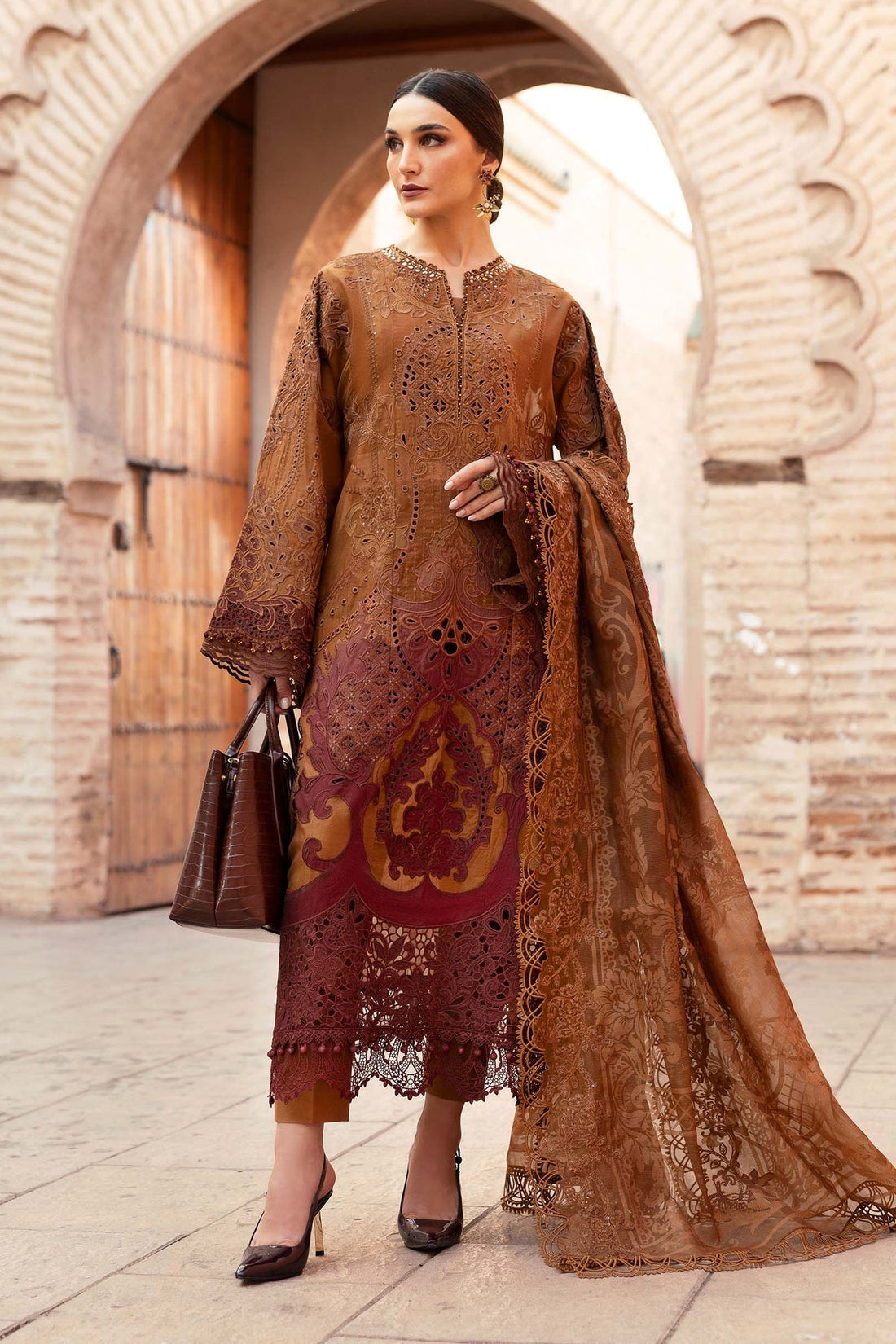 Maria B | Luxury Lawn 25 | D-2501-B - Official Maria B stockist in UK - Sakeena London