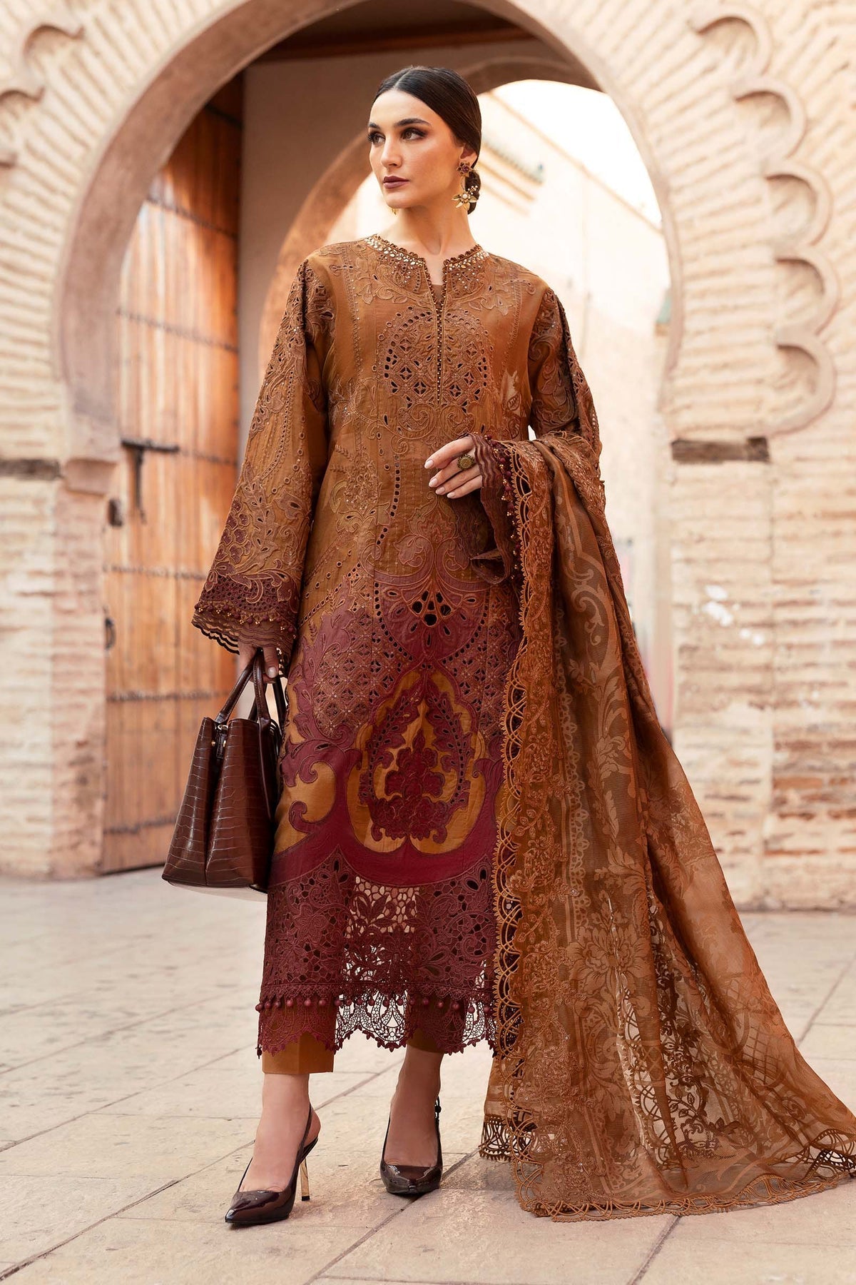 Maria B | Luxury Lawn 25 | D-2501-B - Official Maria B stockist in UK - Sakeena London