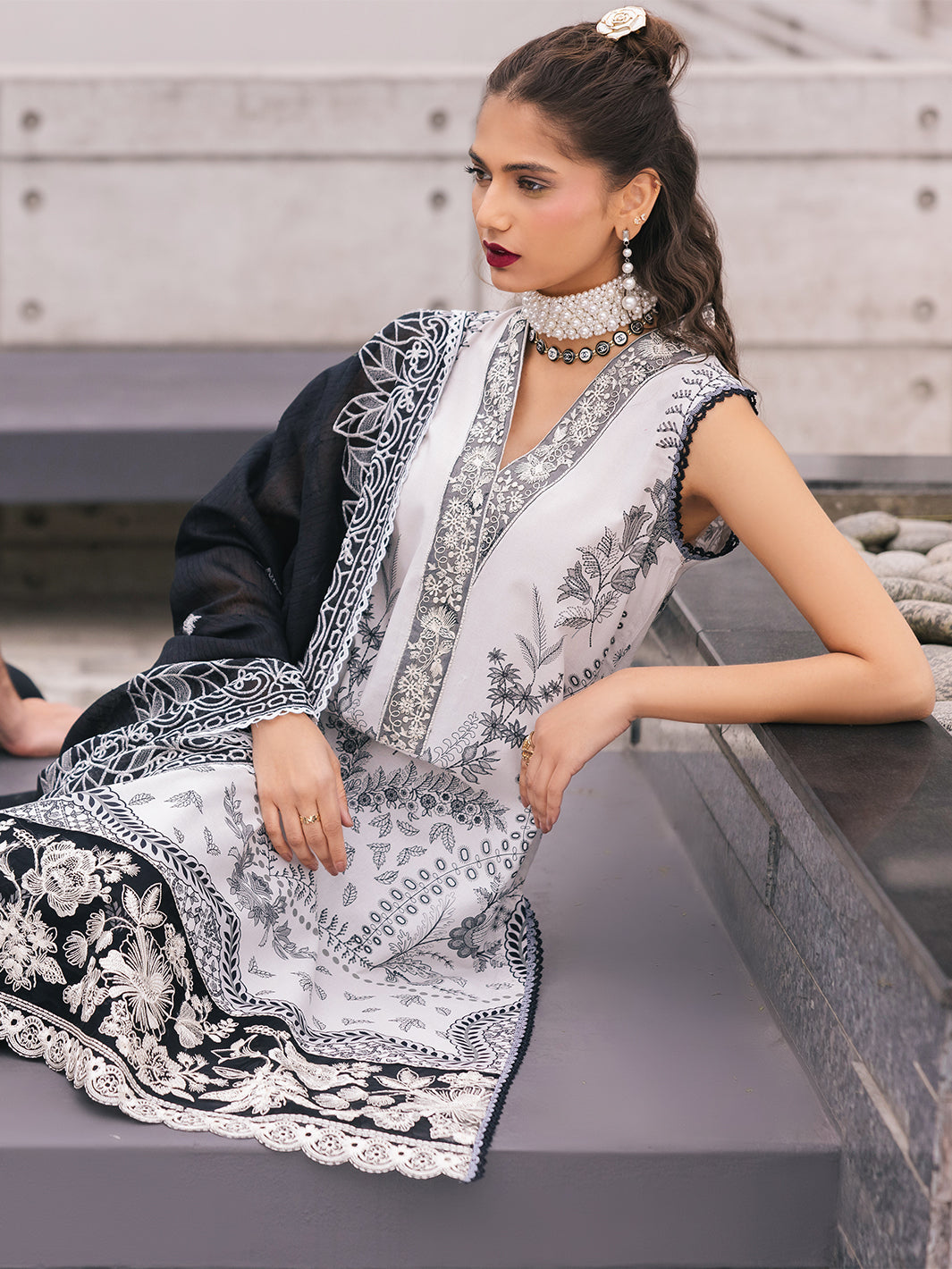 Mahnur | Broadway Luxury Lawn 25 | Daisy - Official Mahnur stockist in UK - Sakeena London